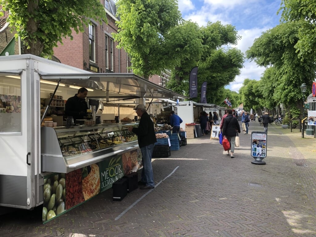 Per 27 mei is de vrijdagmarkt weer op de Voorstraat te vinden. Foto: VSK