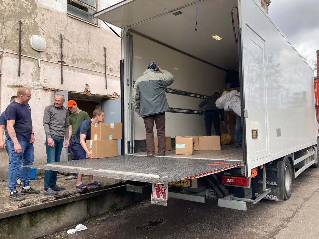 Een paar keer per jaar worden de hulpgoederen per vrachtwagen naar de tehuizen in Polen gebracht. Het is nog steeds hard nodig. Foto: Club van Polen