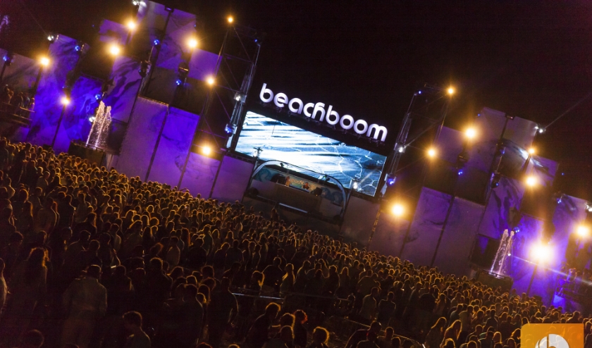 Helft kaarten Beachboom verkocht