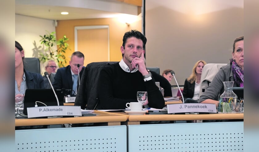 <p>Johan Pannekoek (CDA); Hij wil dat er eens naar de leges gekeken wordt om het verenigingsleven tegemoet te komen.</p>