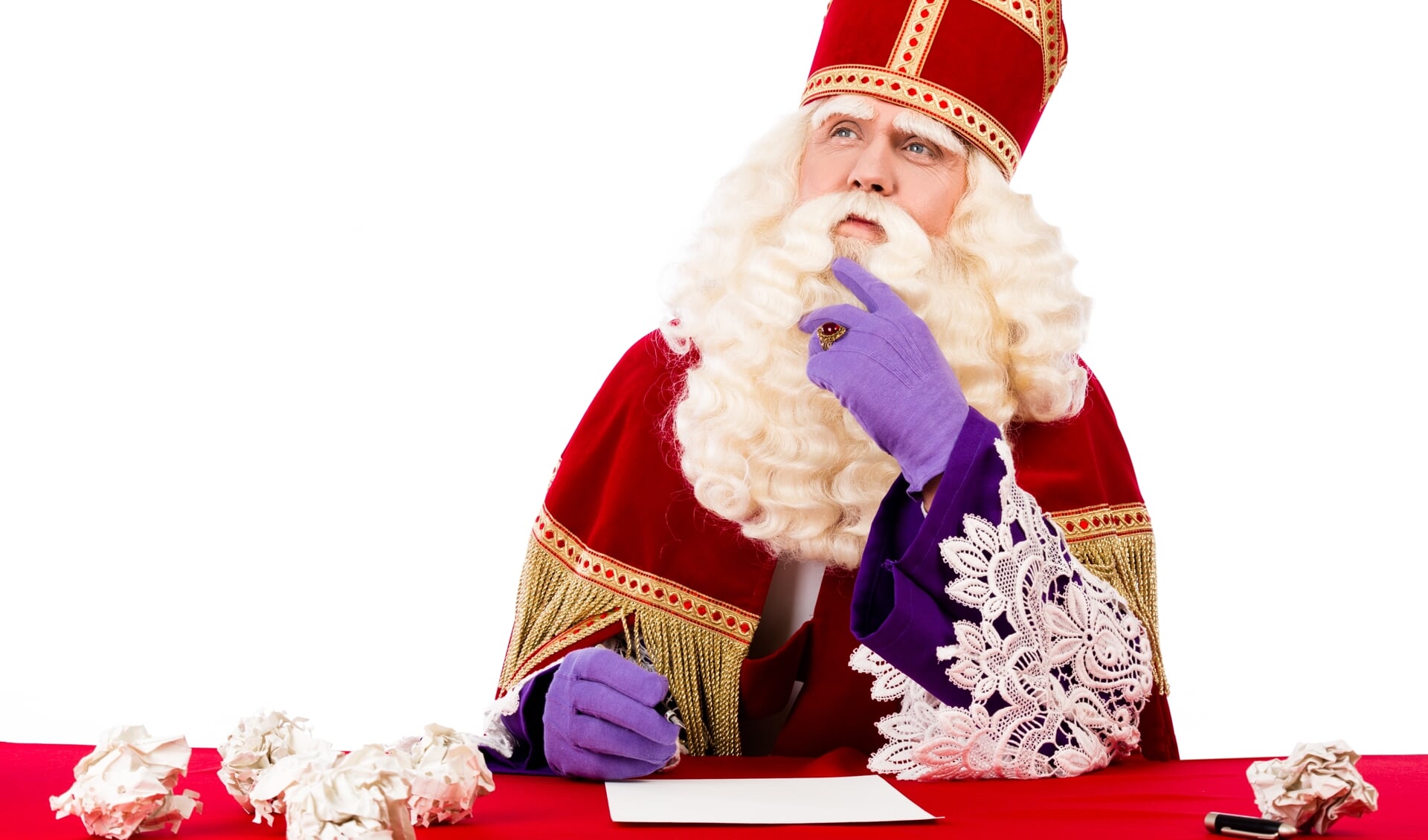 Sinterklaas thinking of what he should write