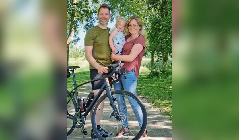 <p>Willeke Goudzwaard, dochter Lexi en Swen Thijssen verloren een dochter en een zusje, maar willen daar heel open over zijn.<br><br><br></p>