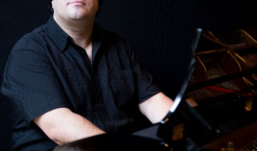 <p><em>Reza Ranjazmay </em></p>
