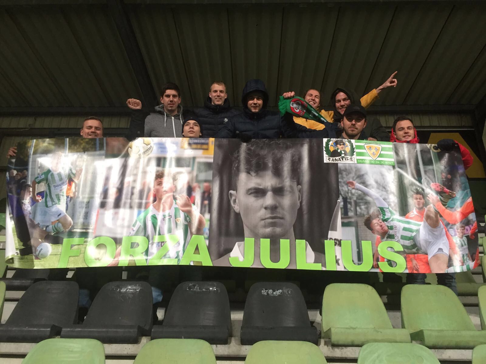 39+ Voetballer Na Tekenen Pictures