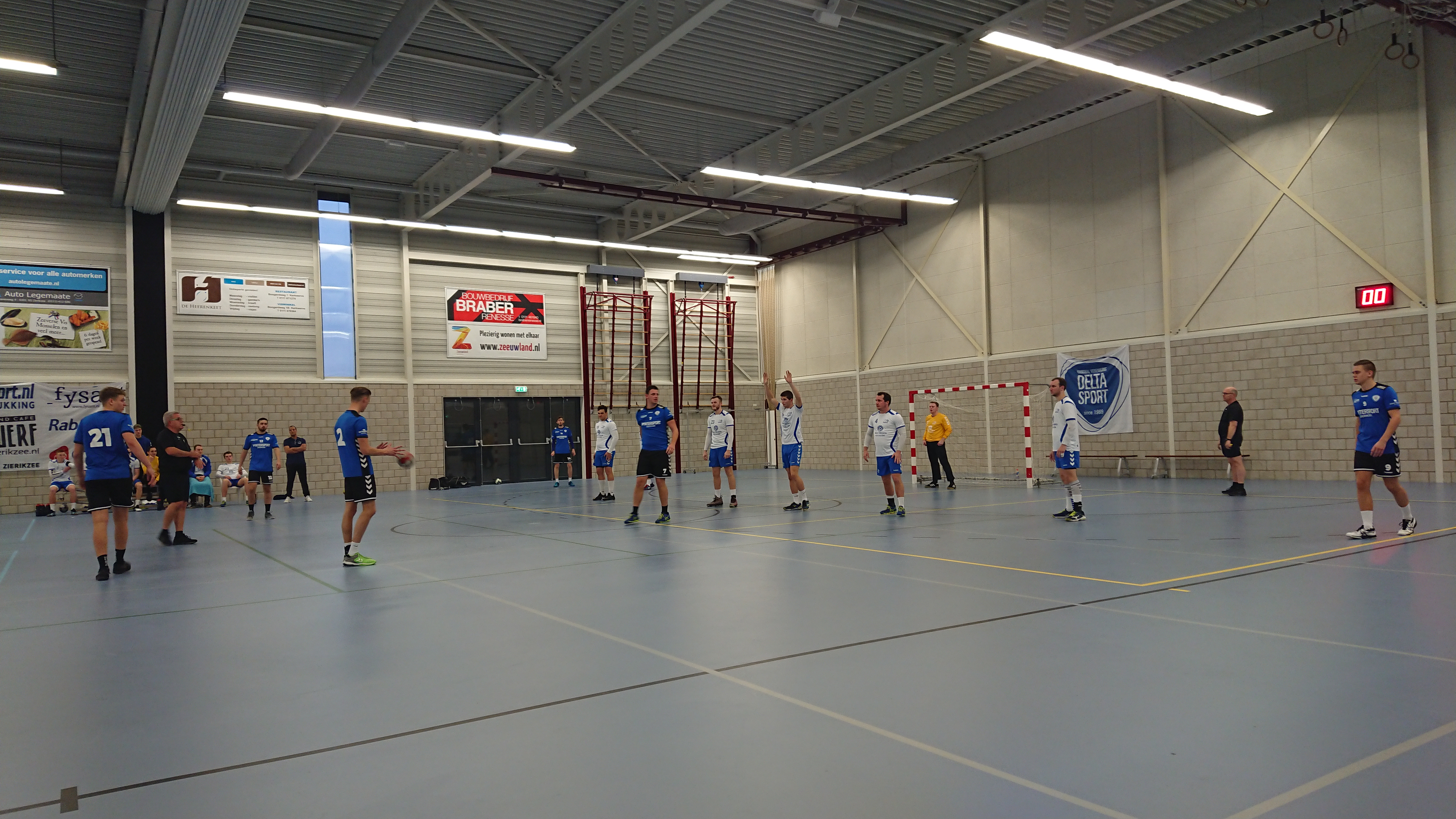 Naaldwijkse handballers 'prikken' Delta Sport/EOC erg lelijk