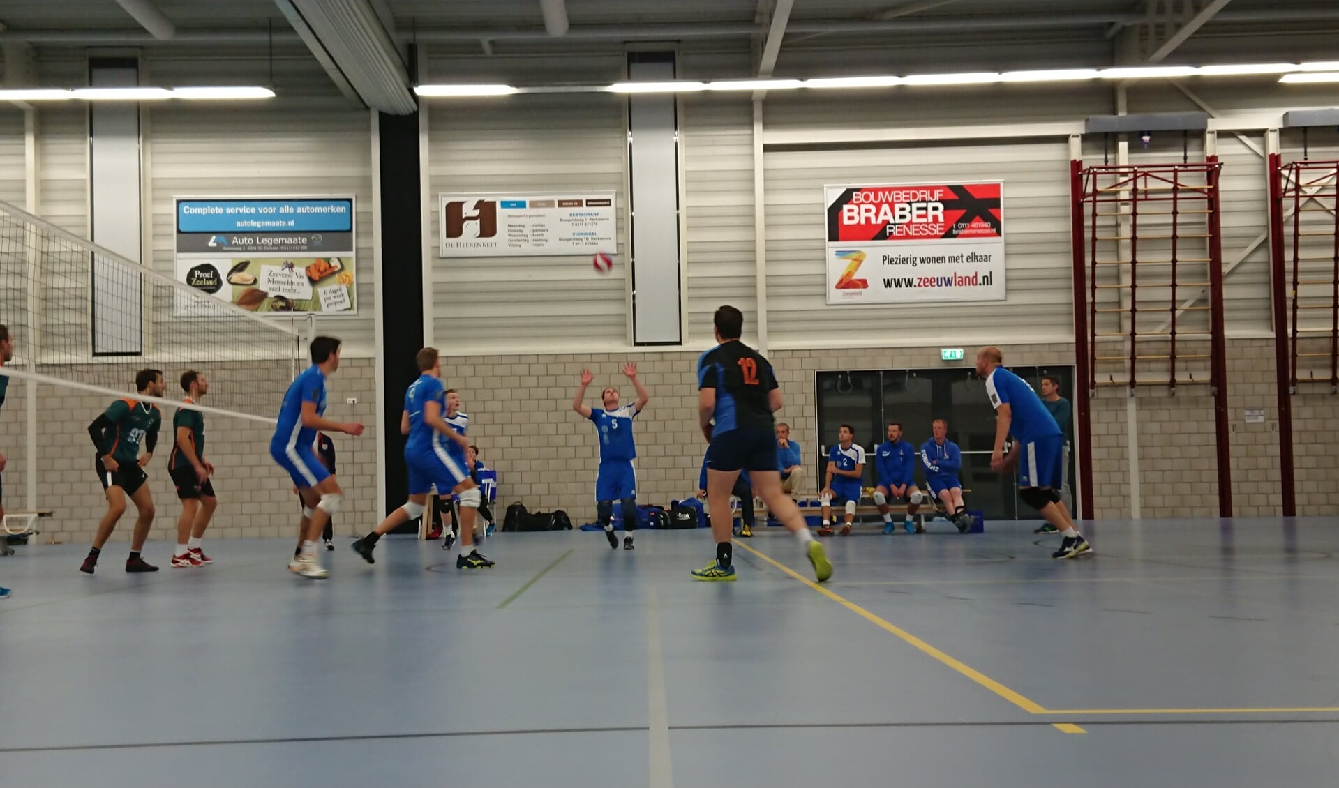 Volleyballers Forza flink onderuit in Rotterdam