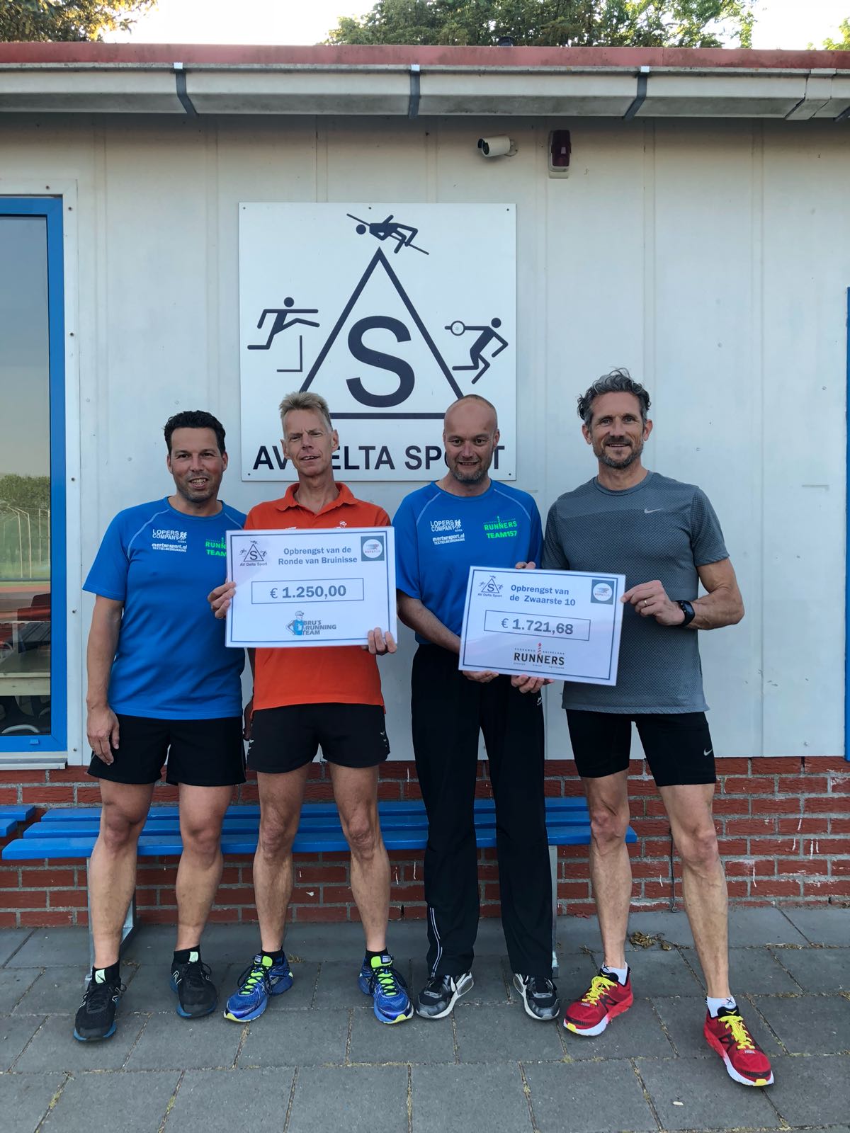 Cheques voor Roparun-teams uit Bruinisse en Zierikzee