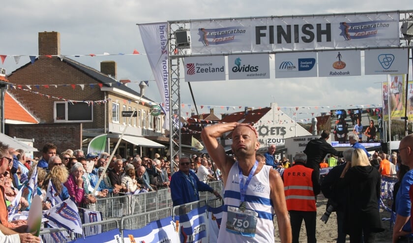 Laatste vijf kilometer Kustmarathon doen Goudswaard dubbel pijn