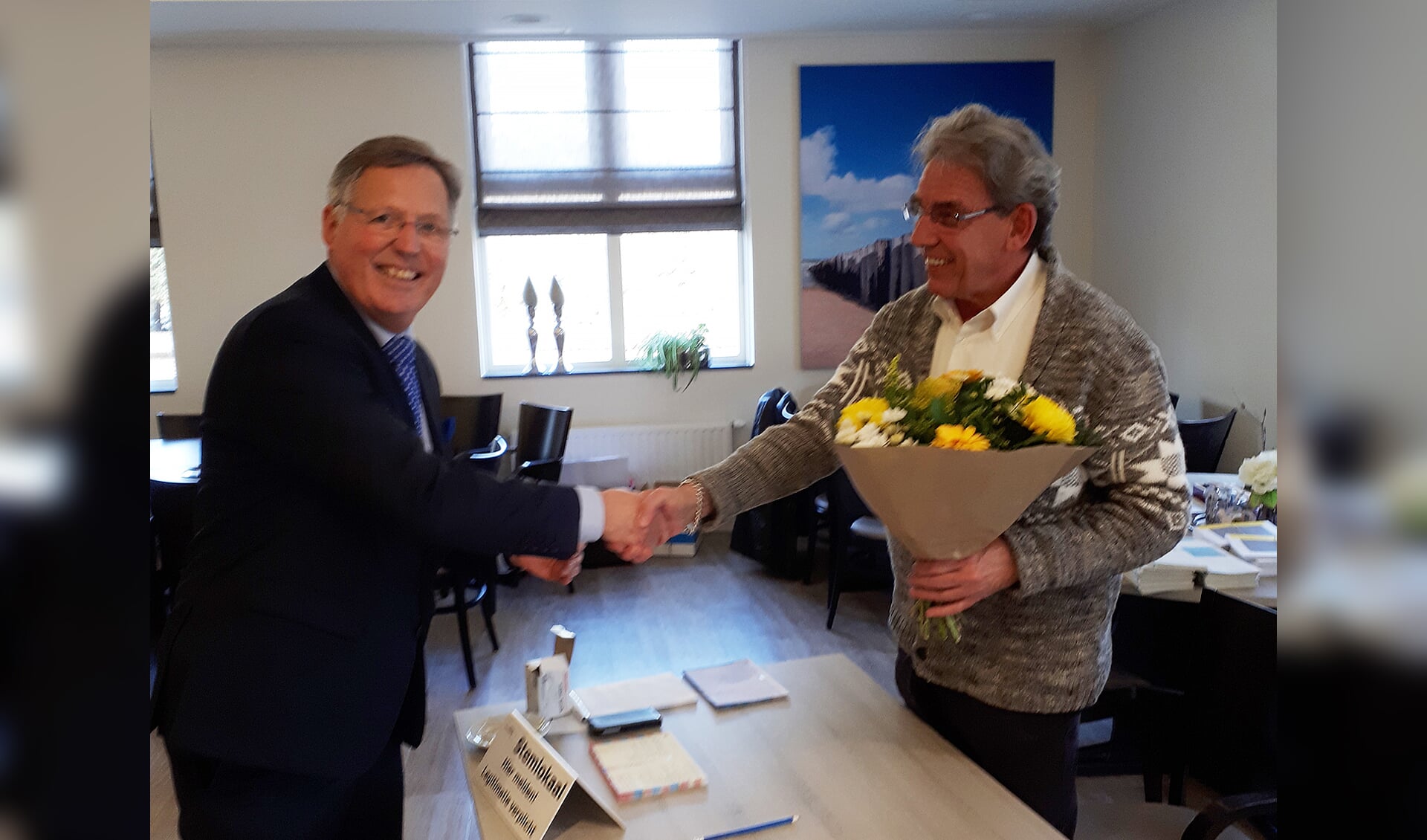 Burgemeester zet Wim Jumelet in de bloemen