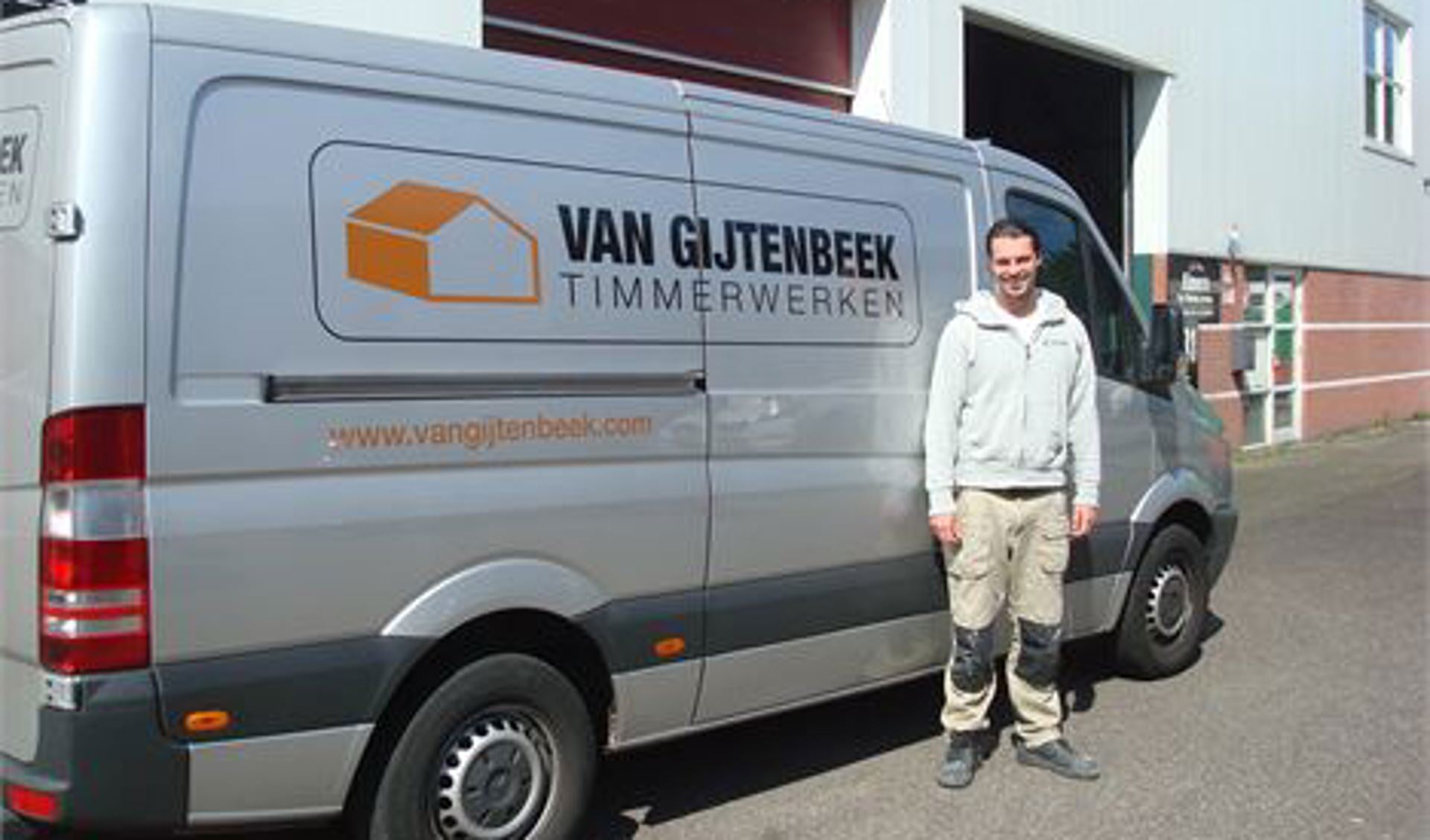De jonge ondernemer Barry van Gijtenbeek startte vijf jaar geleden zijn eigen timmerbedrijf (foto: Inge Koot).