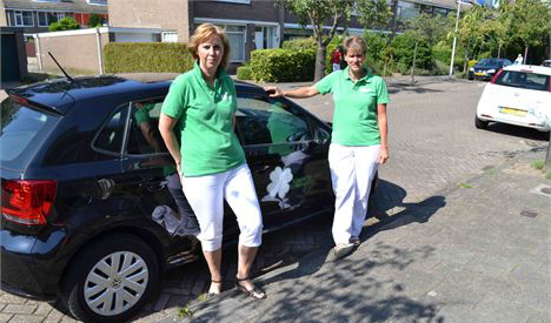 Mirjam Overduin en José Naessens zorgen ervoor dat de kraamtijd een feest is (foto: Inge Koot).