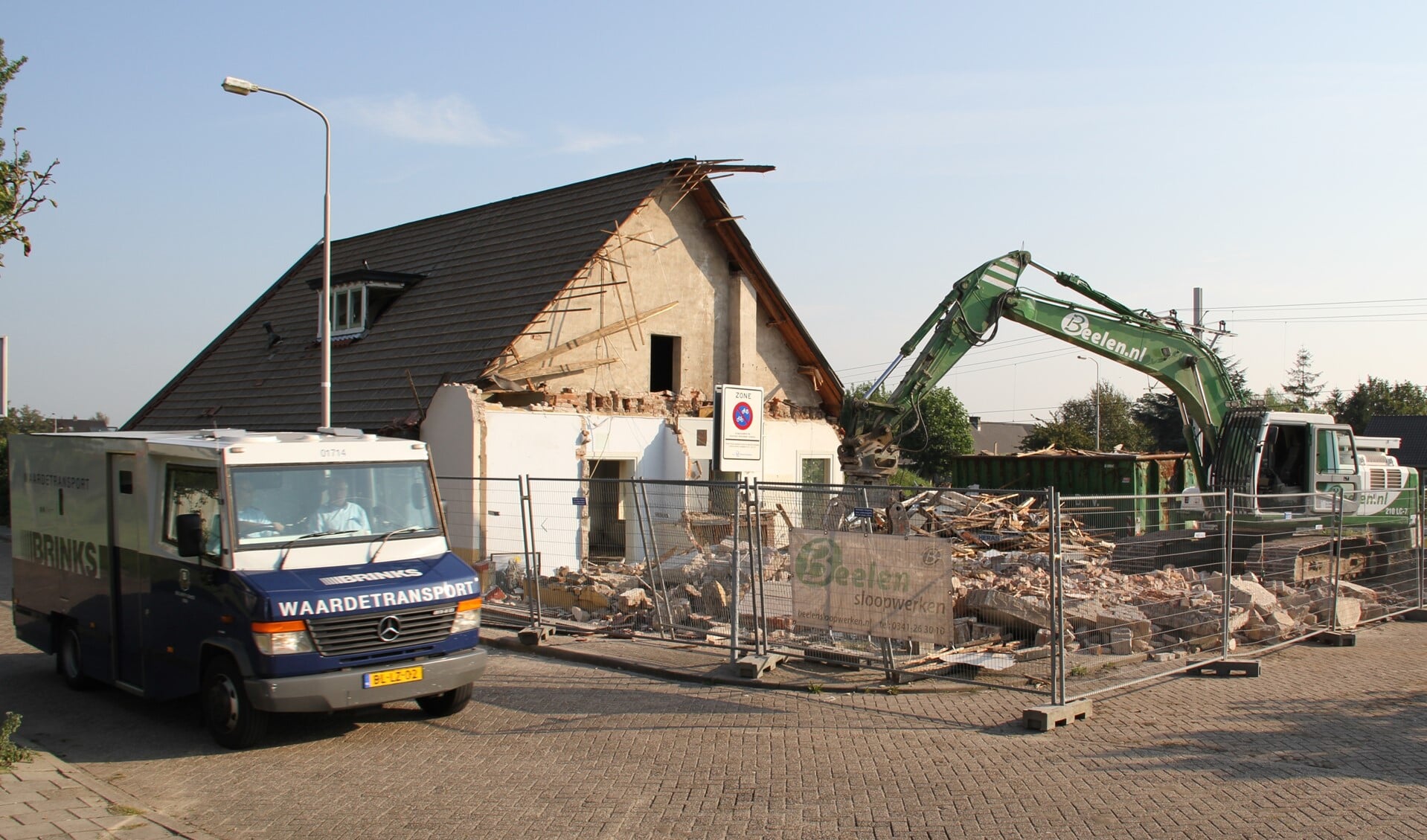 Sloop van het stationsgebouw.