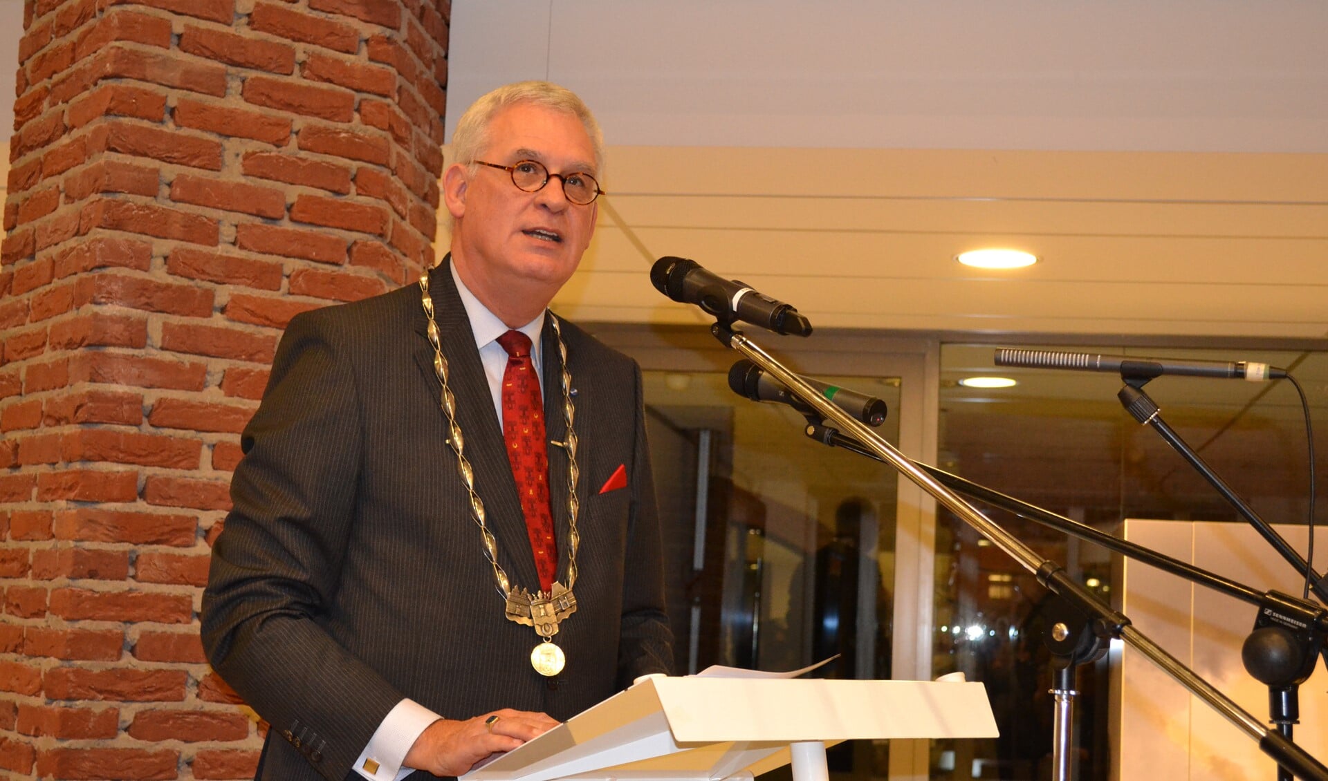 Burgemeester Hans van der Sluijs: 