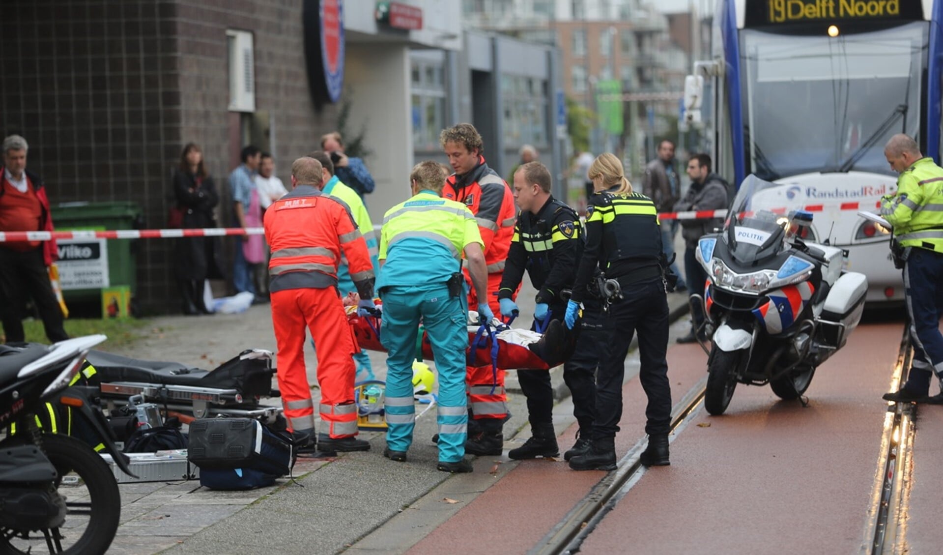 Ook het mobiel medisch team kwam er plaatse om hulp ter verlenen (foto: Rene Hendriks).