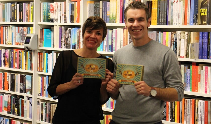 Geesje Bluijssen en Michiel van Atten. Het spel is te koop bij Boekhandel Van Atten in Pijnacker.