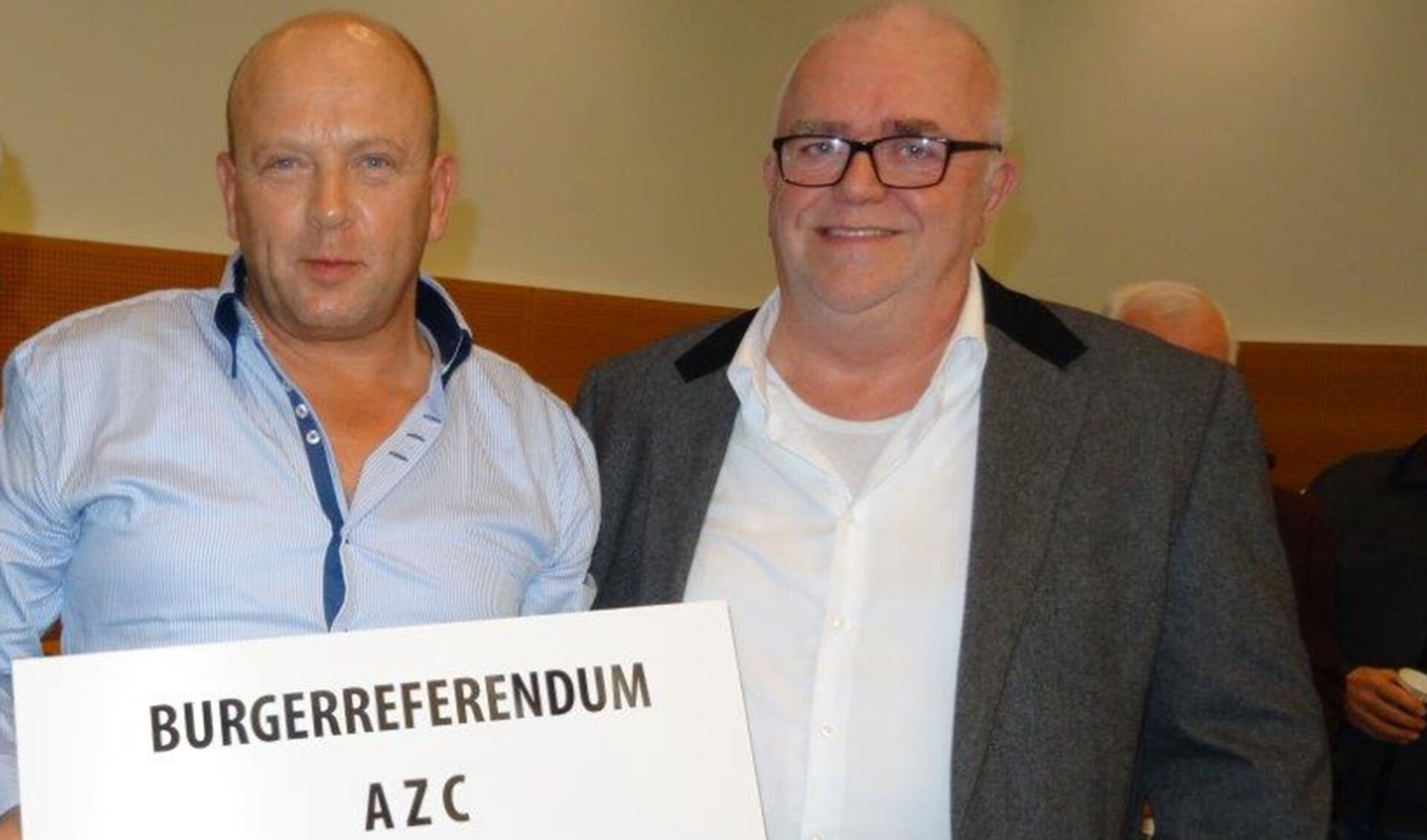 Ondernemer Rob de Groot en Johan Kool organiseerden een referendum (foto: Ap de Heus). 