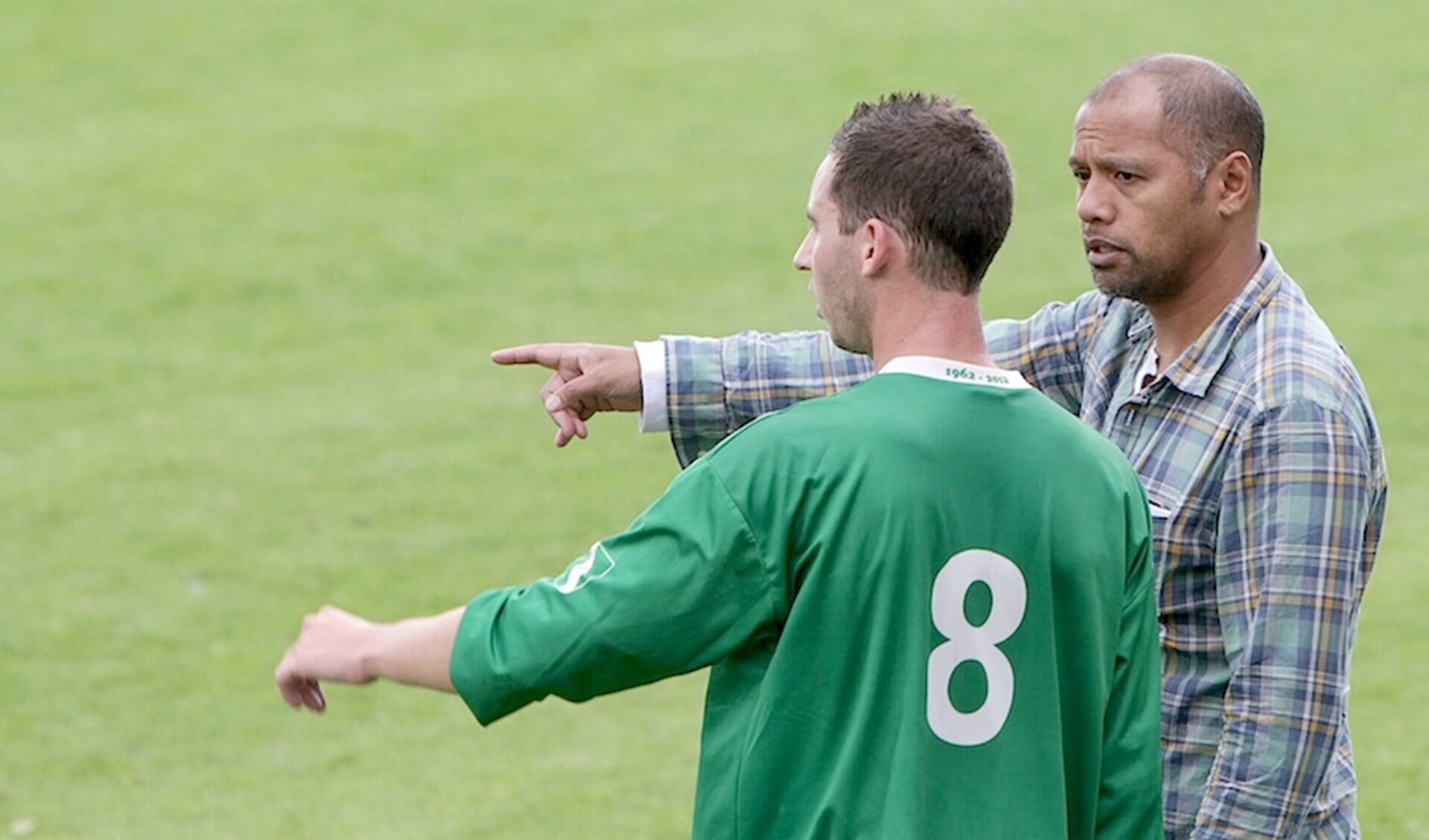 Dennis Luhulima geeft aanwijzingen (foto: PR).