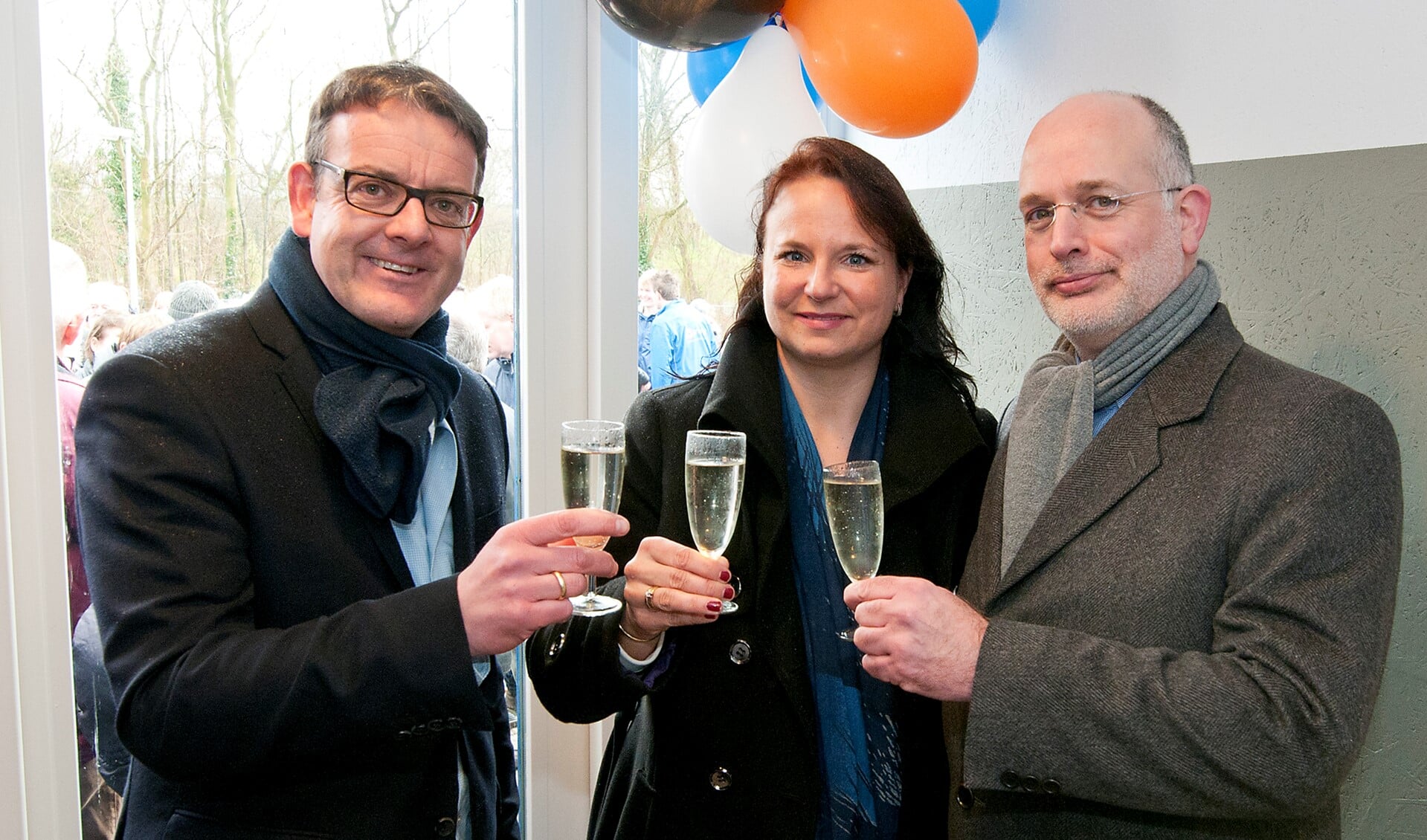 De wethouders Stemerdink en Rozenberg openden het nieuwe gebouw samen met Jan Jaap van Leusden van VEO (foto: Michel Groen).