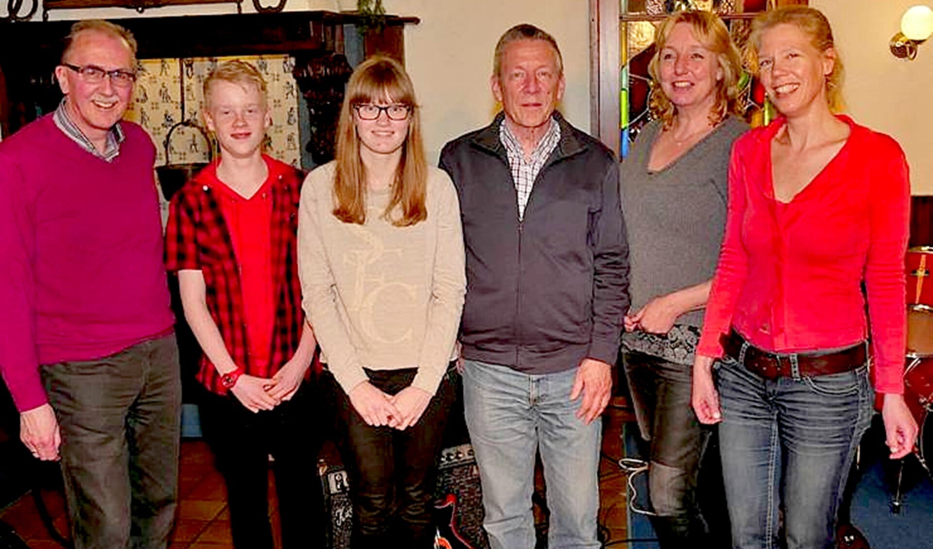 DJ Dennis Massar en Sanne Methorst samen met een stralende jury (foto: Ot Douwes).