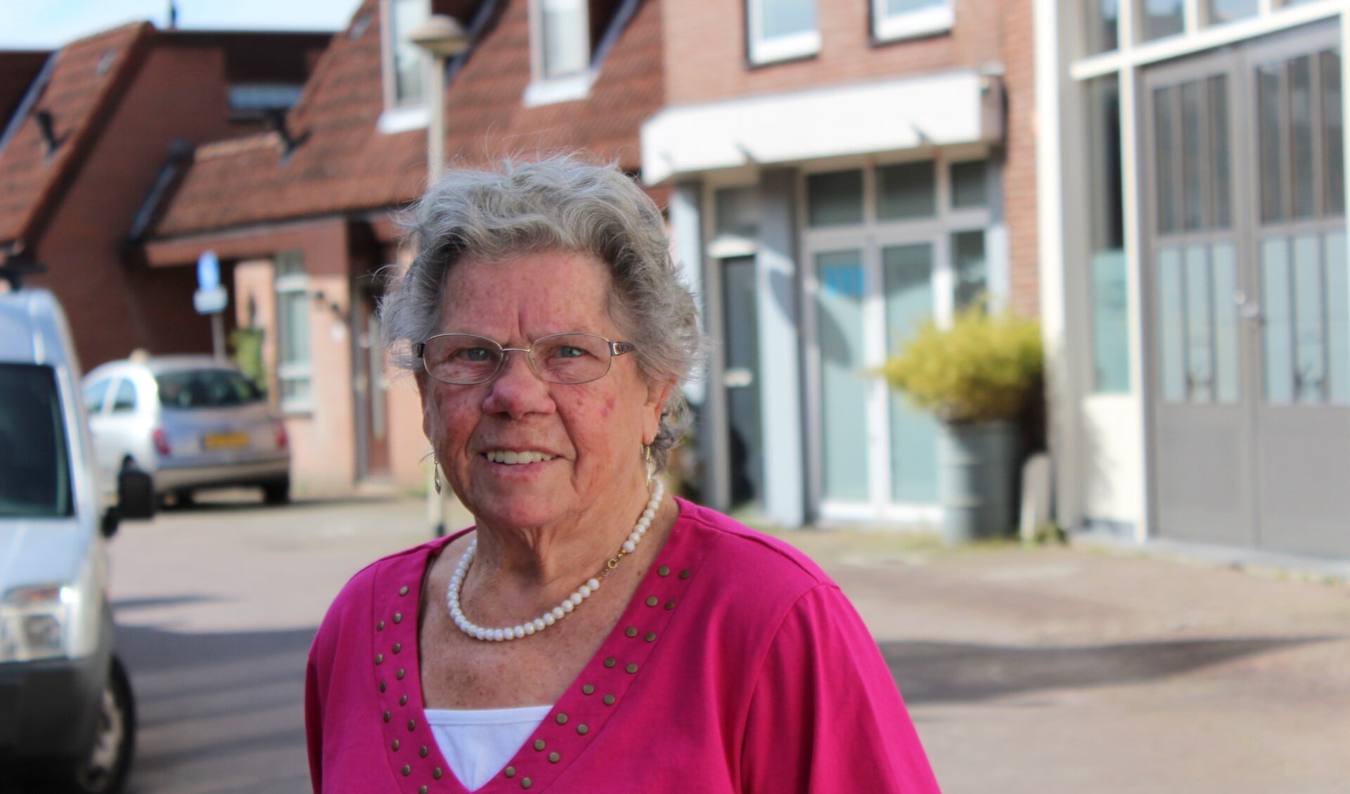 Annie van der Lans in 'haar' Venestraat (foto/tekst: Dick Janssen).