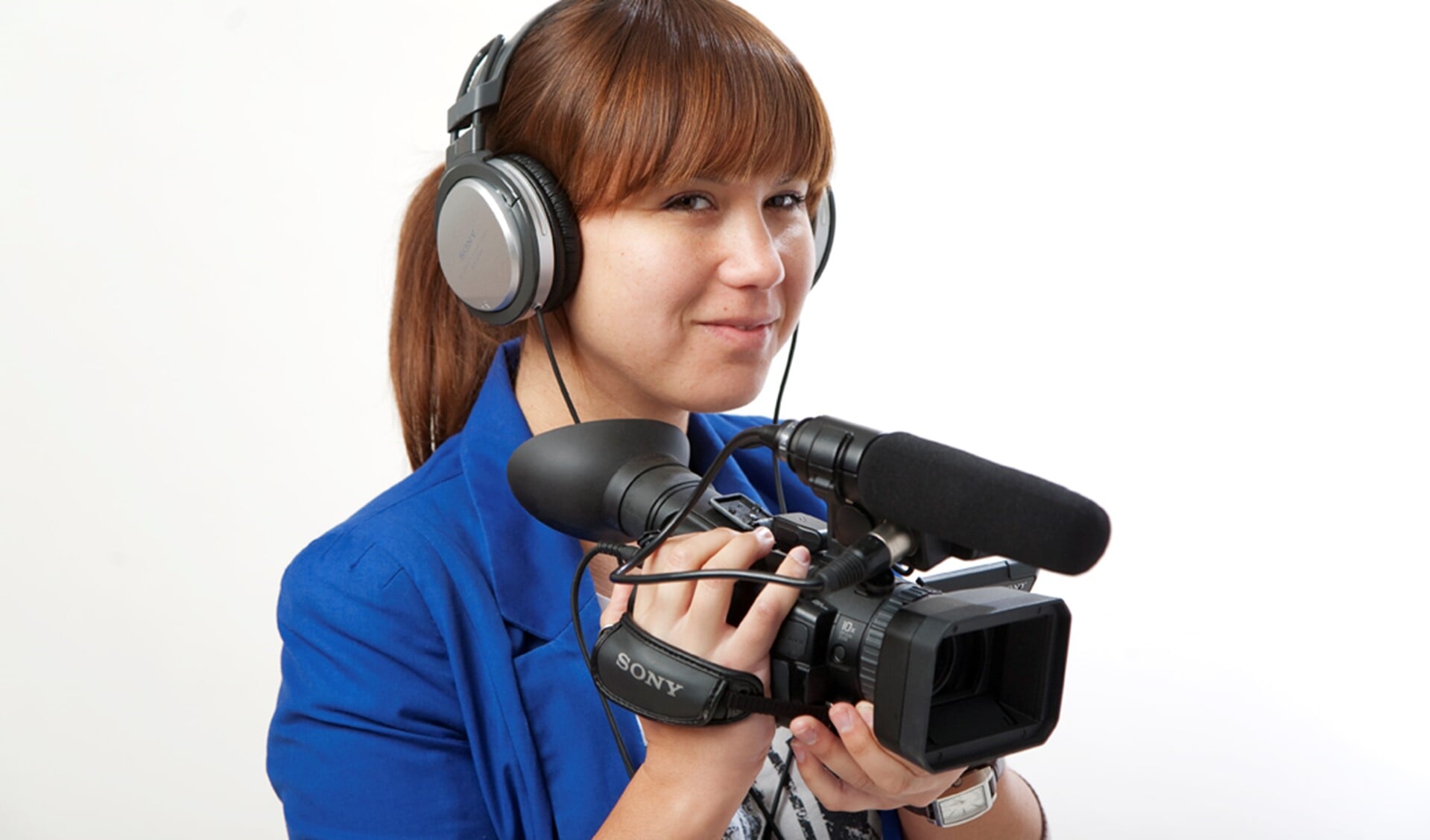 Camerajournalist Lois Nieuwenhoven is gespecialiseerd in het maken van professionele videoproducties. (Foto: Wim van der Spiegel).