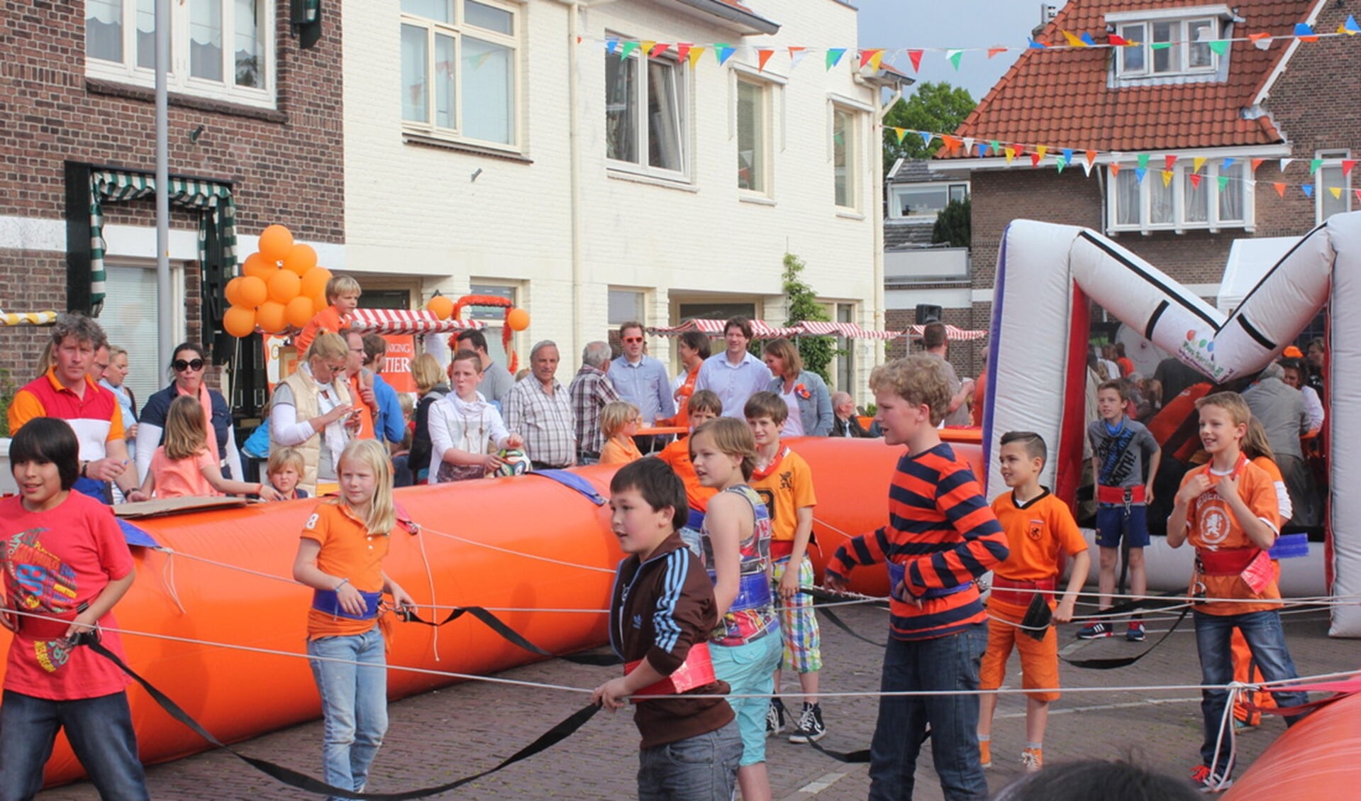'Tafelvoetbalcompetitie' in het Oranjekwartier (archieffoto 2014).