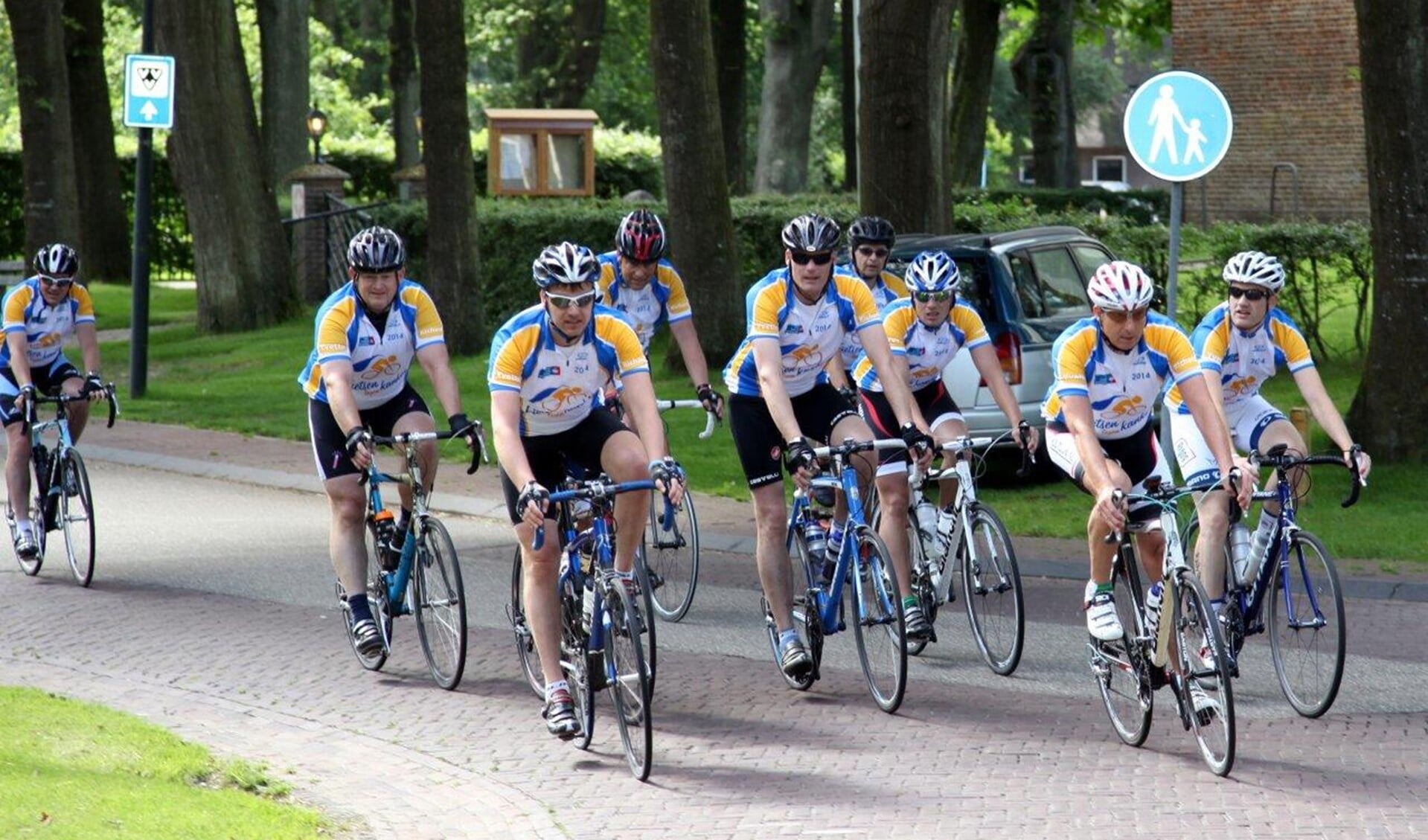  Fietsen tegen kanker wordt jaarlijks georganiseerd door een Voorburgse vriendenclub (foto: Lamers Fotografie).