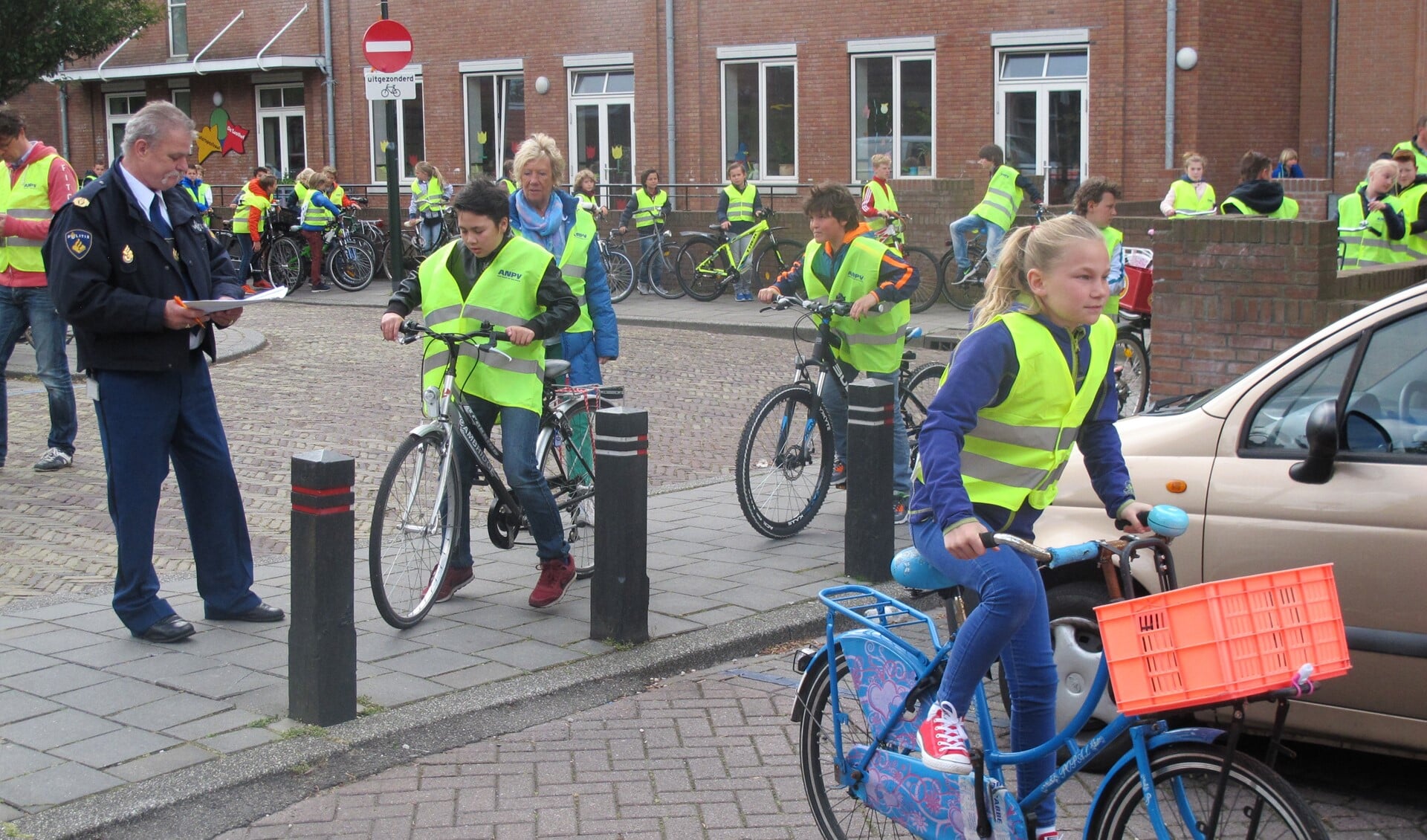 Naast het afleggen van de verkeerstest moesten kinderen ook hun fietsen laten inspecteren (foto: PR).