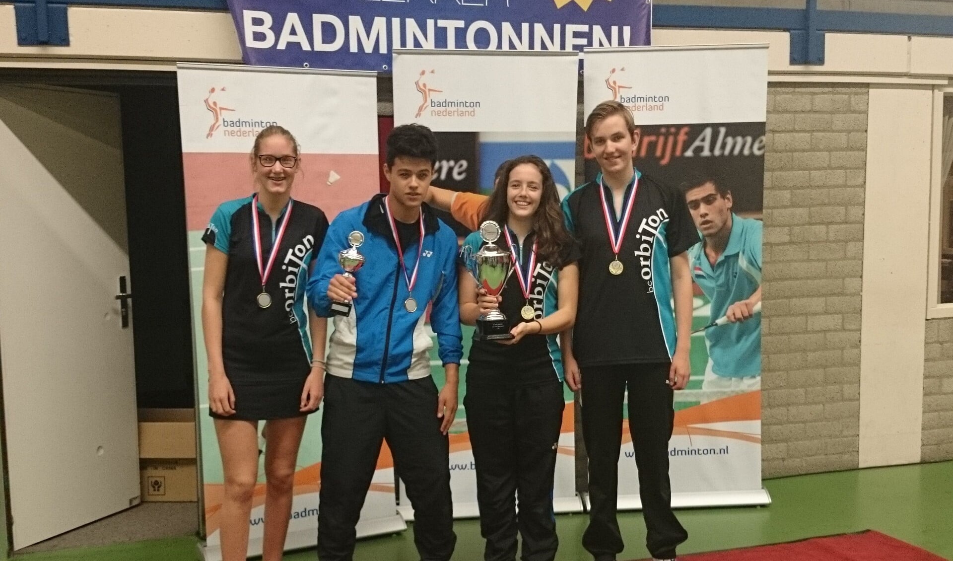  V.l.n.r. de badminton jeugdkampioenen onder 19 jaar Linde Goedee, Yannick Esmeijer, Ayla Esmeijer en Patrick Bavius (foto: PR BC Orbiton).
