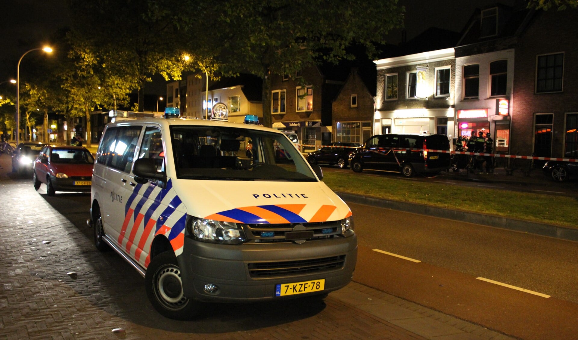 Onlangs viel de politie twee shoarmazaken aan de Oostlaan in Pijnacker binnen. Foto: Martijn Mastenbroek