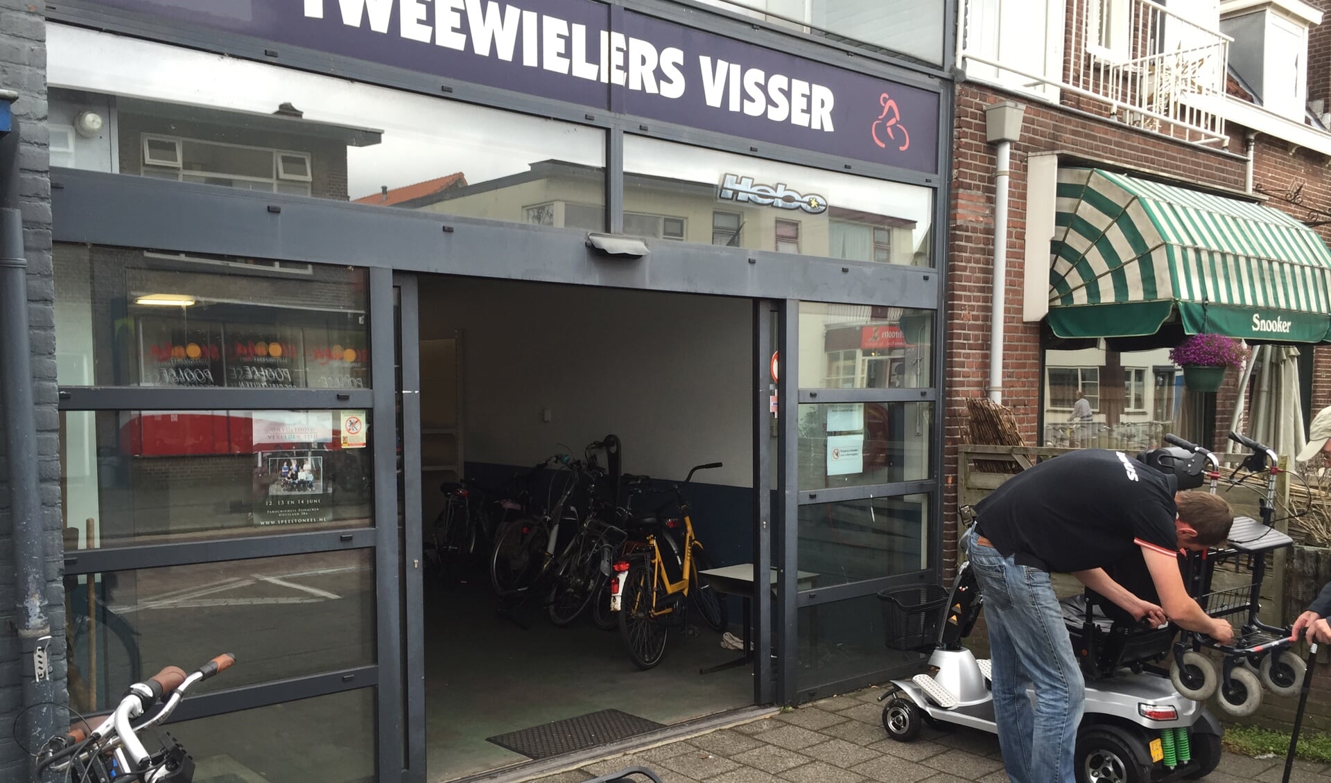 De bekende fietsenzaak was gisteren heel even open. Foto: Martijn Mastenbroek