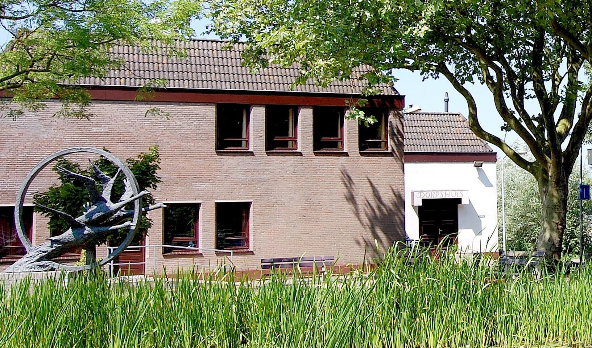 Op de Zustersdijk 18, het terrein van het voormalig Dorpshuis Stompwijk, kan een complex worden gerealiseerd voor maximaal 40 huurders (foto: Dick Janssen).