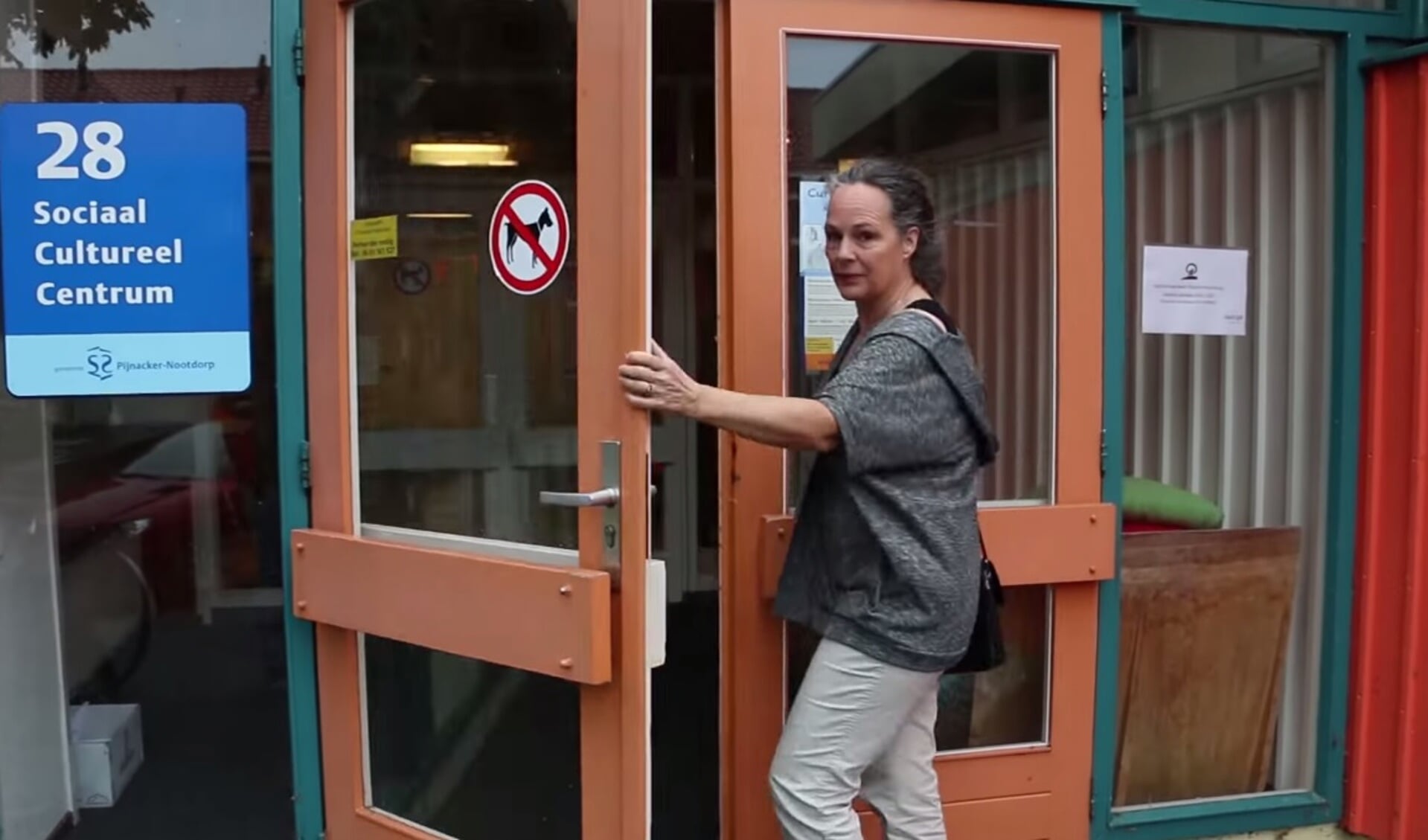 Bestuurslid Agnes sluit noodgedwongen de deuren van het pand aan de Prins Hendrikstraat. De Muziekschool krijgt geen subsidie meer.