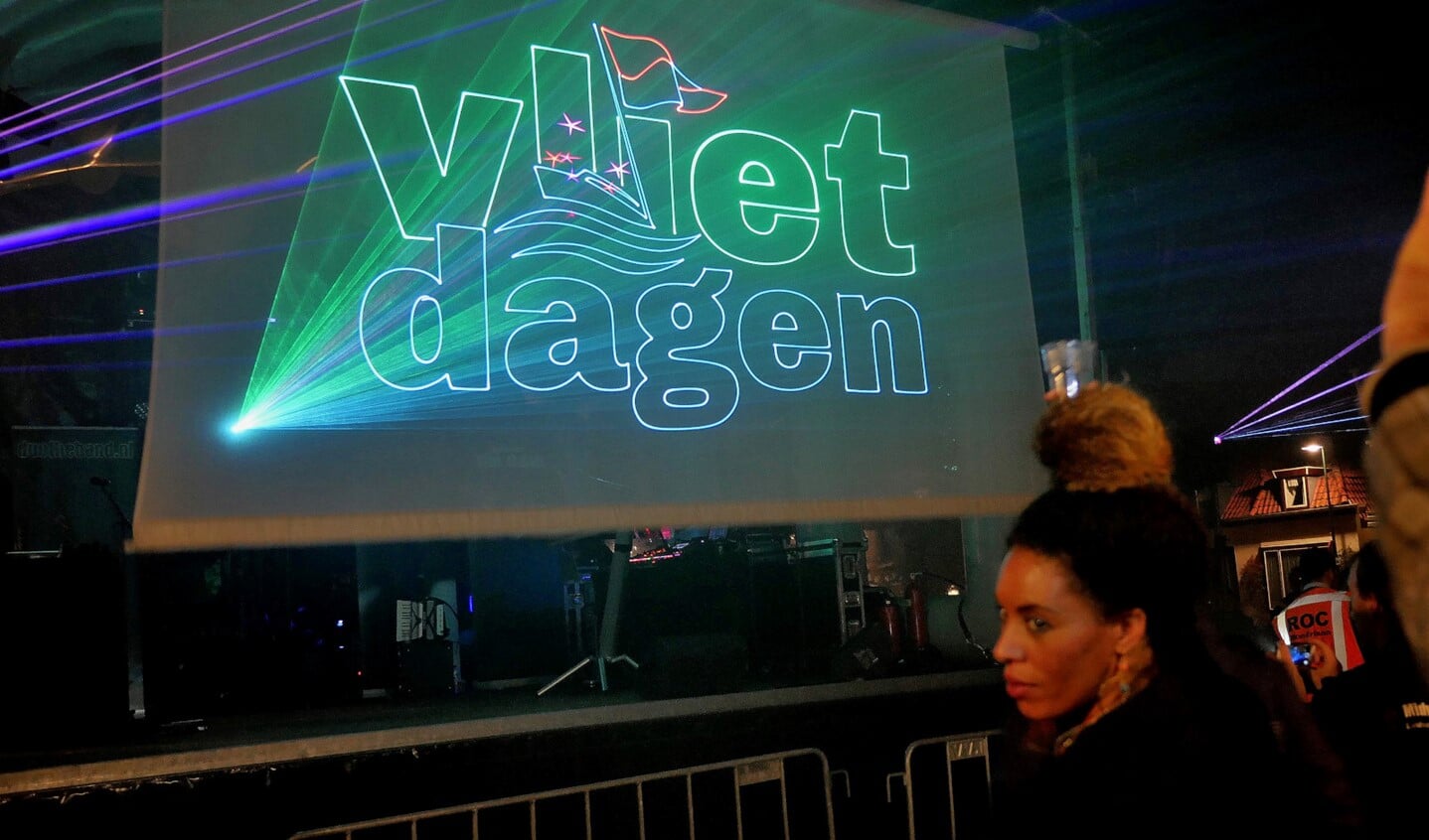 De activiteiten op zaterdagavond werden afgesloten met tegelijkertijd een lasershow in Leidschendam en Voorburg (foto: Ot Douwes).