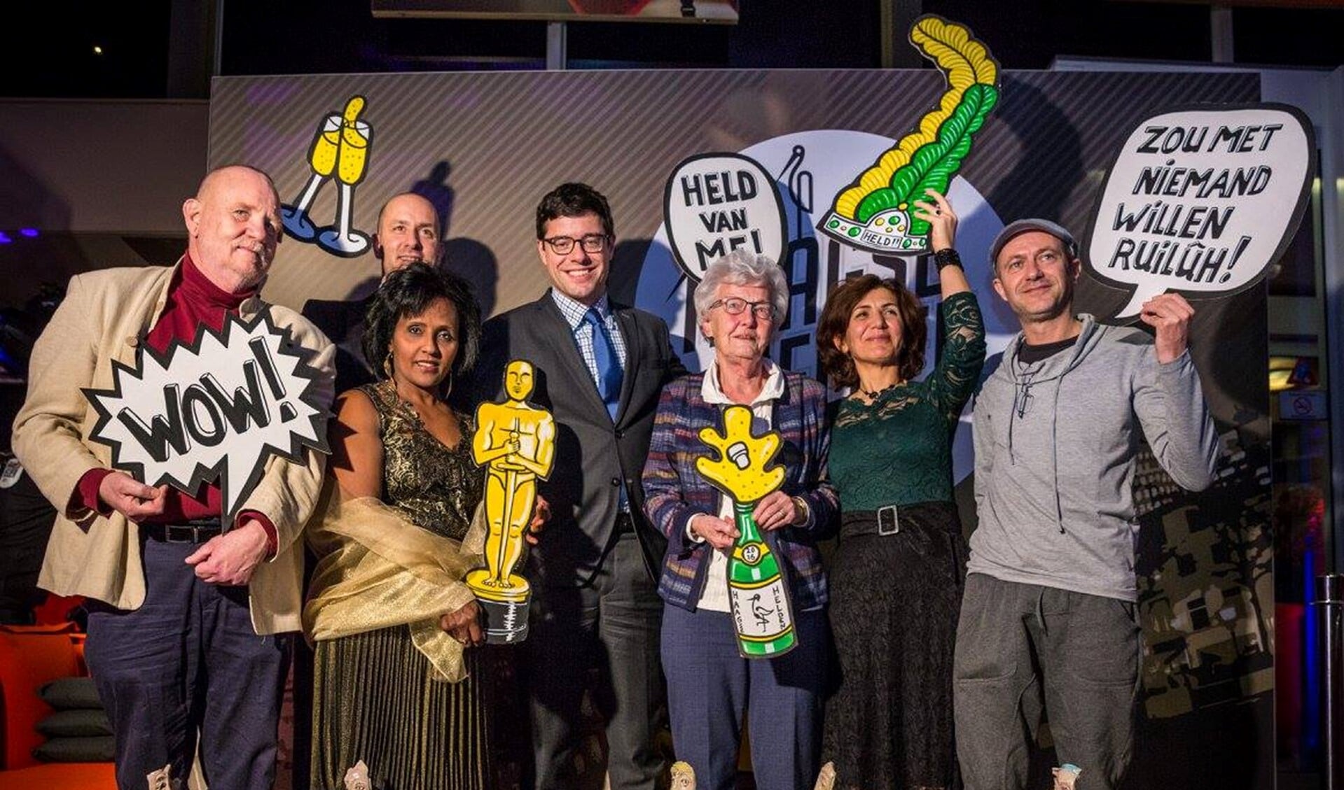 Peer van der Woude uit Leidschenveen (uiterst links) is op woensdag 7 december uitgeroepen tot Haagse Held in de categorie Buurt & Omgeving (foto: PR).