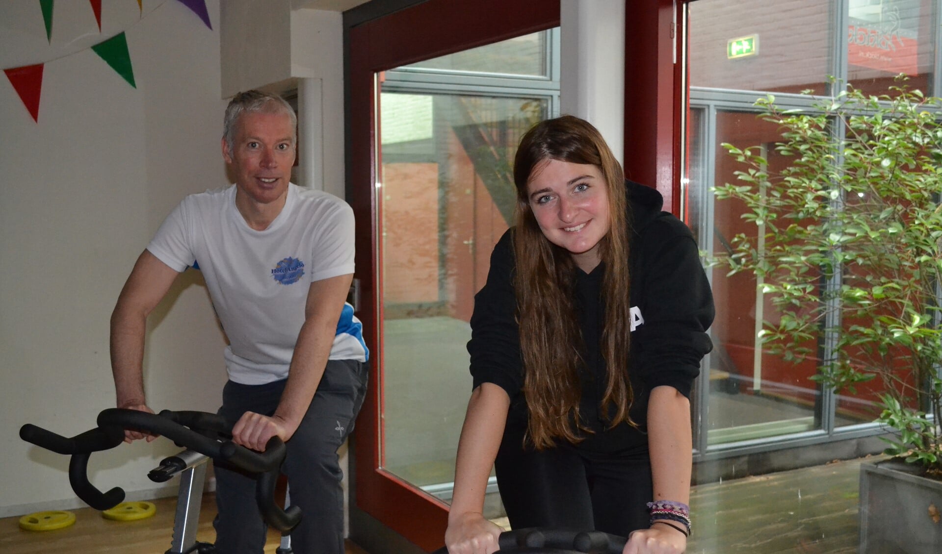 Minimaal eenmaal per week trainen Mike en Kirstie in de sportschool (tekst/foto: Inge Koot).