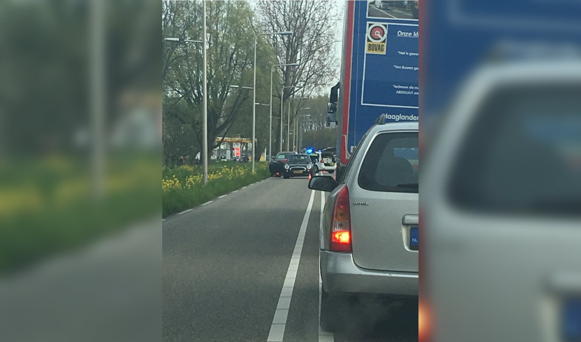 Op de Noordweg ging het vanmorgen mis, met als gevolg een gigantisch verkeersinfarct. Foto: @HaagseKiki/Twitter