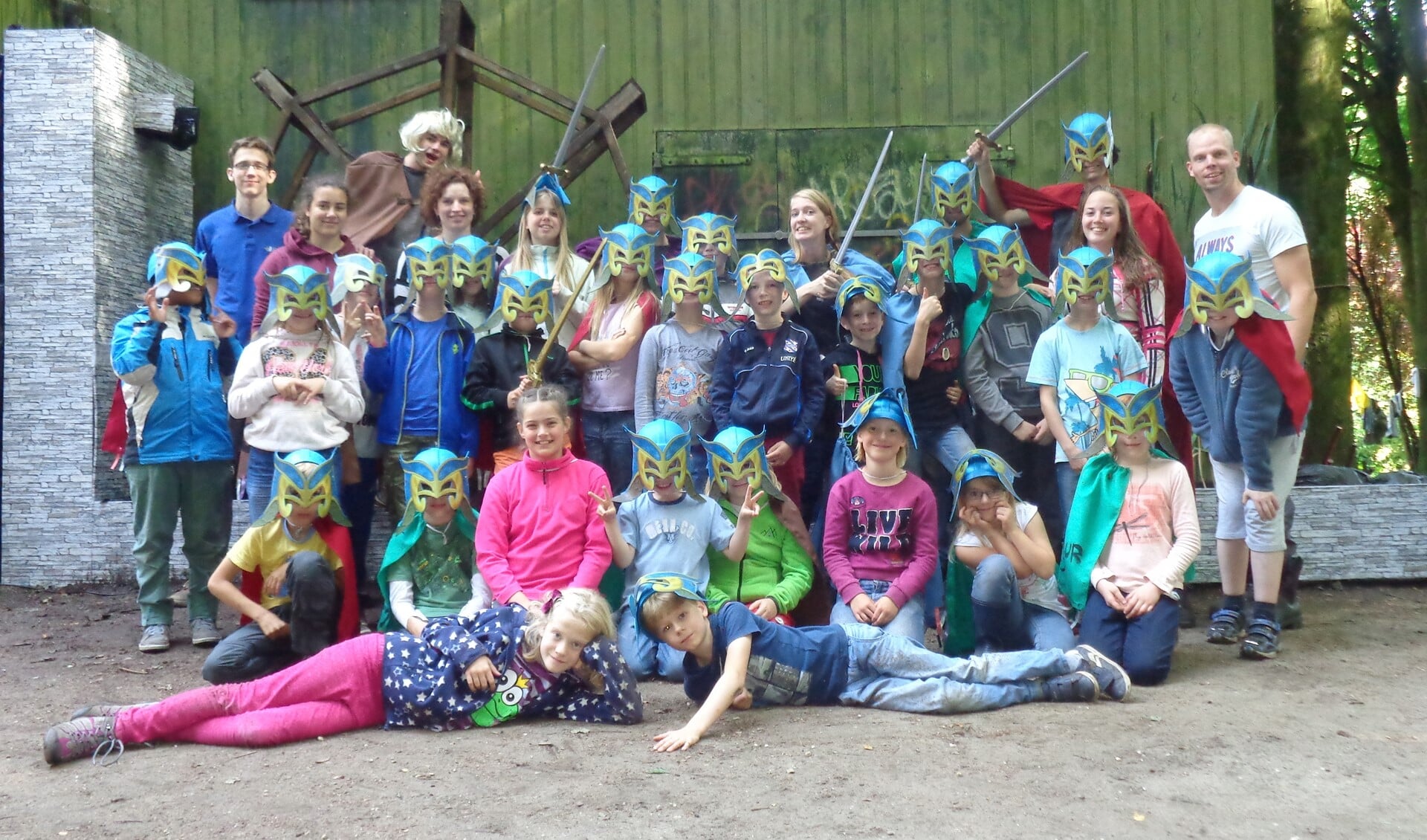 De welpen kwamen terecht in D'oude herberg van de vijf kinderen van sprookjesstad Raveleijn (foto: Scouting Damherten).