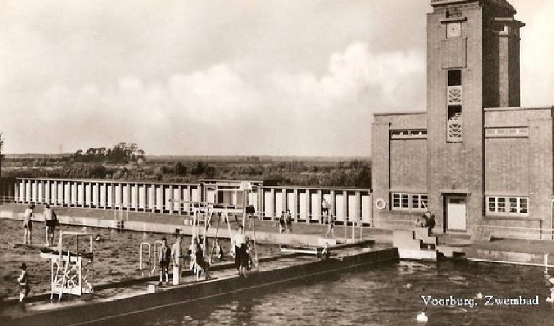Zwembad De Vliegermolen te Voorburg (archieffoto).