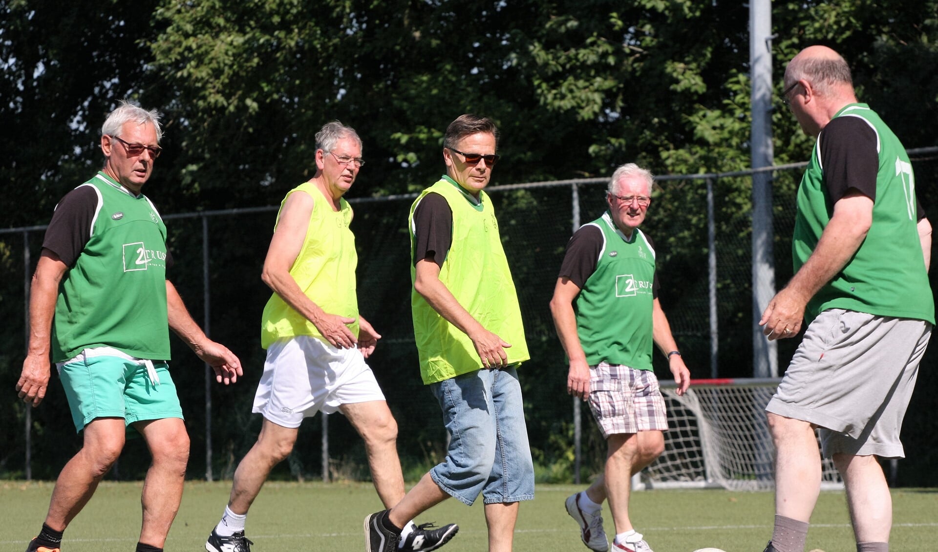 SEV Walking Football; Joop Zweekhorst, Mink Kuijt, René v. Oeffel, Jan v. Haastrecht & Willem v. Weelden voeren het netjes uit (foto: A. Wagener).