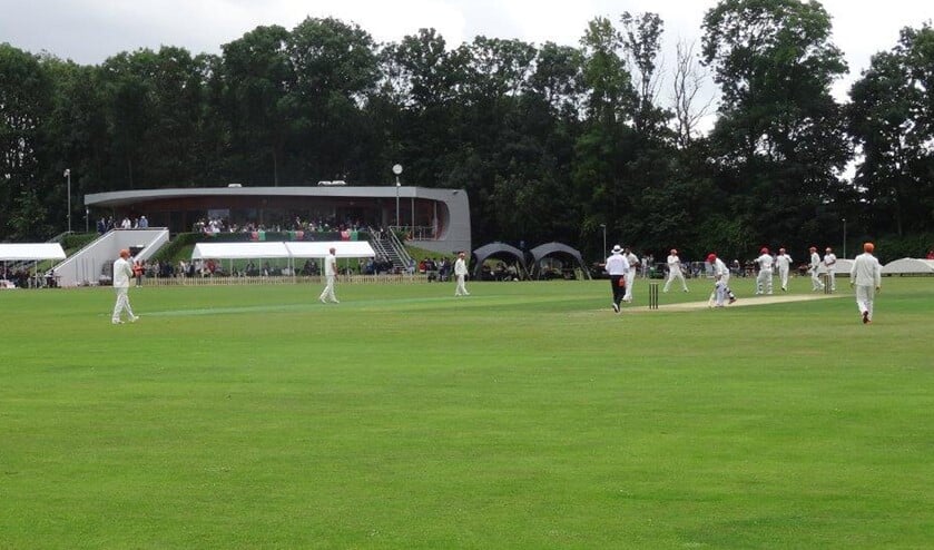 <p>Het hoofdveld van de Voorburg Cricket Club tijdens een wedstrijd (foto: VCC).</p>