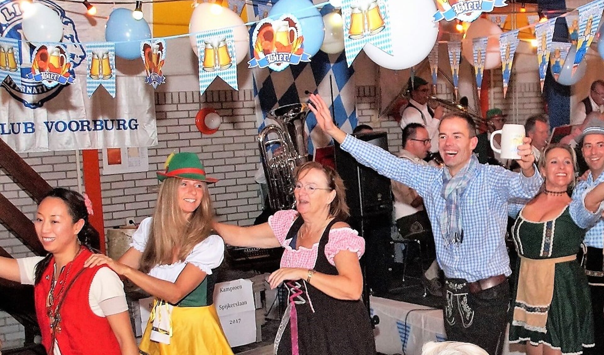De Lionsclub Voorburg organiseerde voor de eerste keer het 'Oktoberfest' (foto: pr Lions Voorburg).