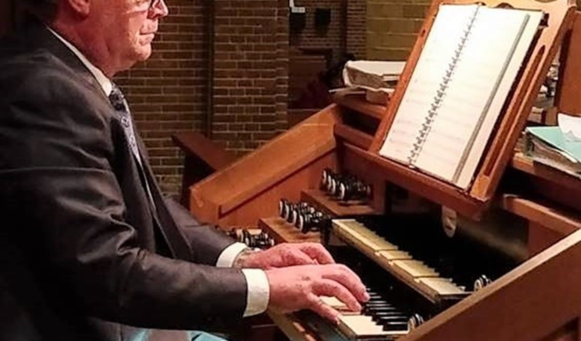 Henk Nieuwland (64) bespeelt al 50 jaar de orgels van de HH. Petrus en Pauluskerk in Leidschendam.