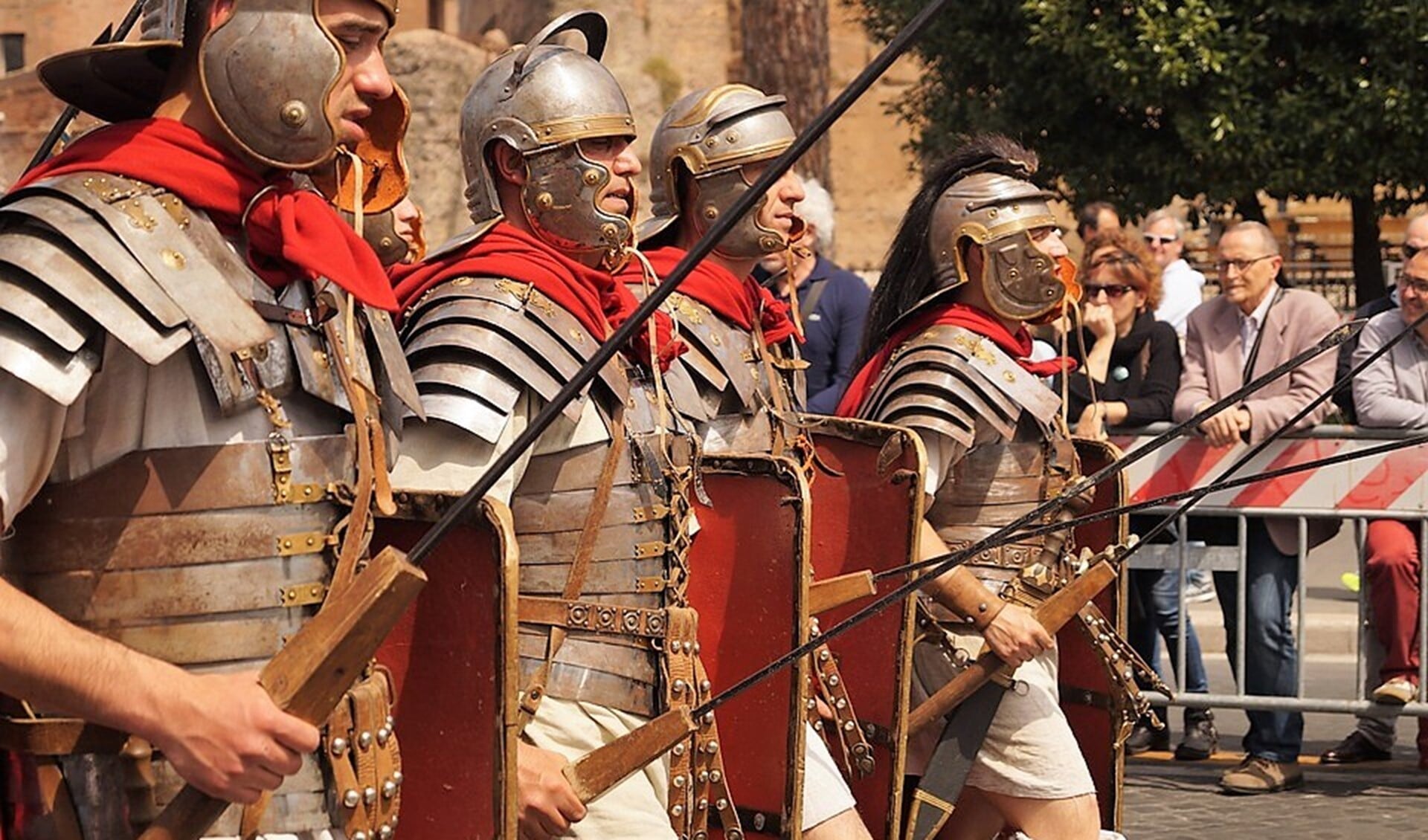 Tijdens het festival worden diverse locaties in Voorburg omgetoverd in Romeinse sfeer, compleet met soldaten, badhuizen, enz. 