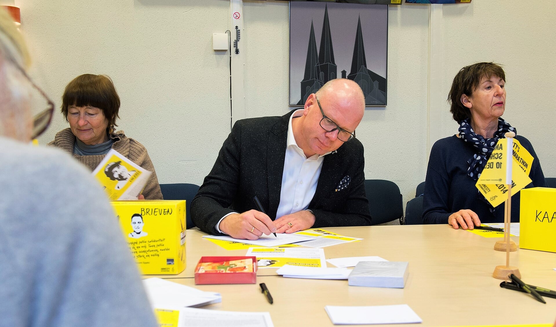 Oud-burgemeester Klaas Tigelaar schrijft een brief voor Amnesty International (archieffoto).