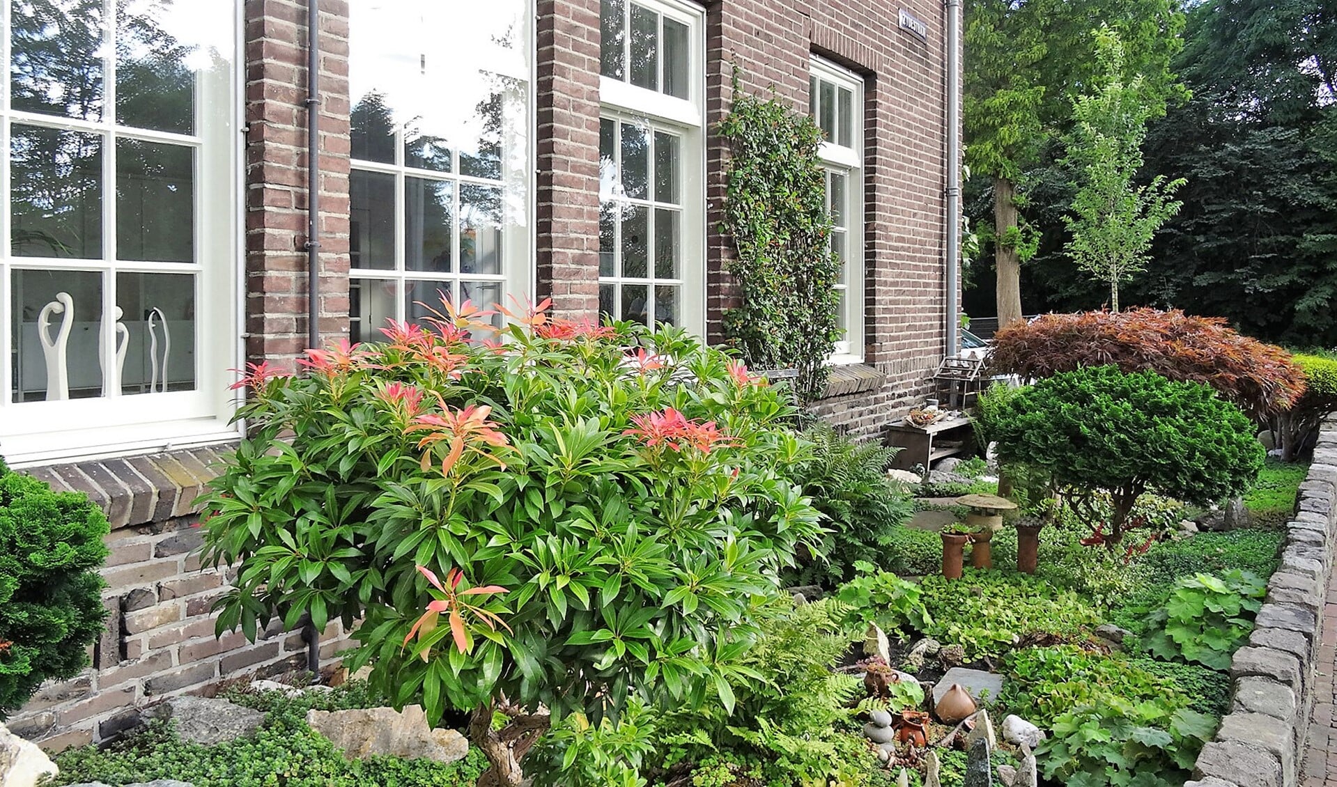 De mooiste voortuin van Leidschendam is de tuin van Wil Bleijs aan de Plaspoelkade 1 in Leidschendam (foto: pr).