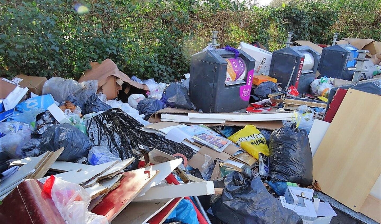Op sommige plaatsen zijn de inwerpzuilen zelfs niet eens meer te bereiken (foto: Ap de Heus).