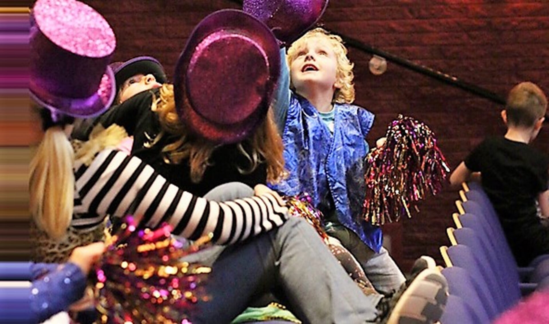 In één dag gaan de kids samen met een heleboel andere kinderen een heel toneelstuk maken (foto: PR Theaterkarwei). 