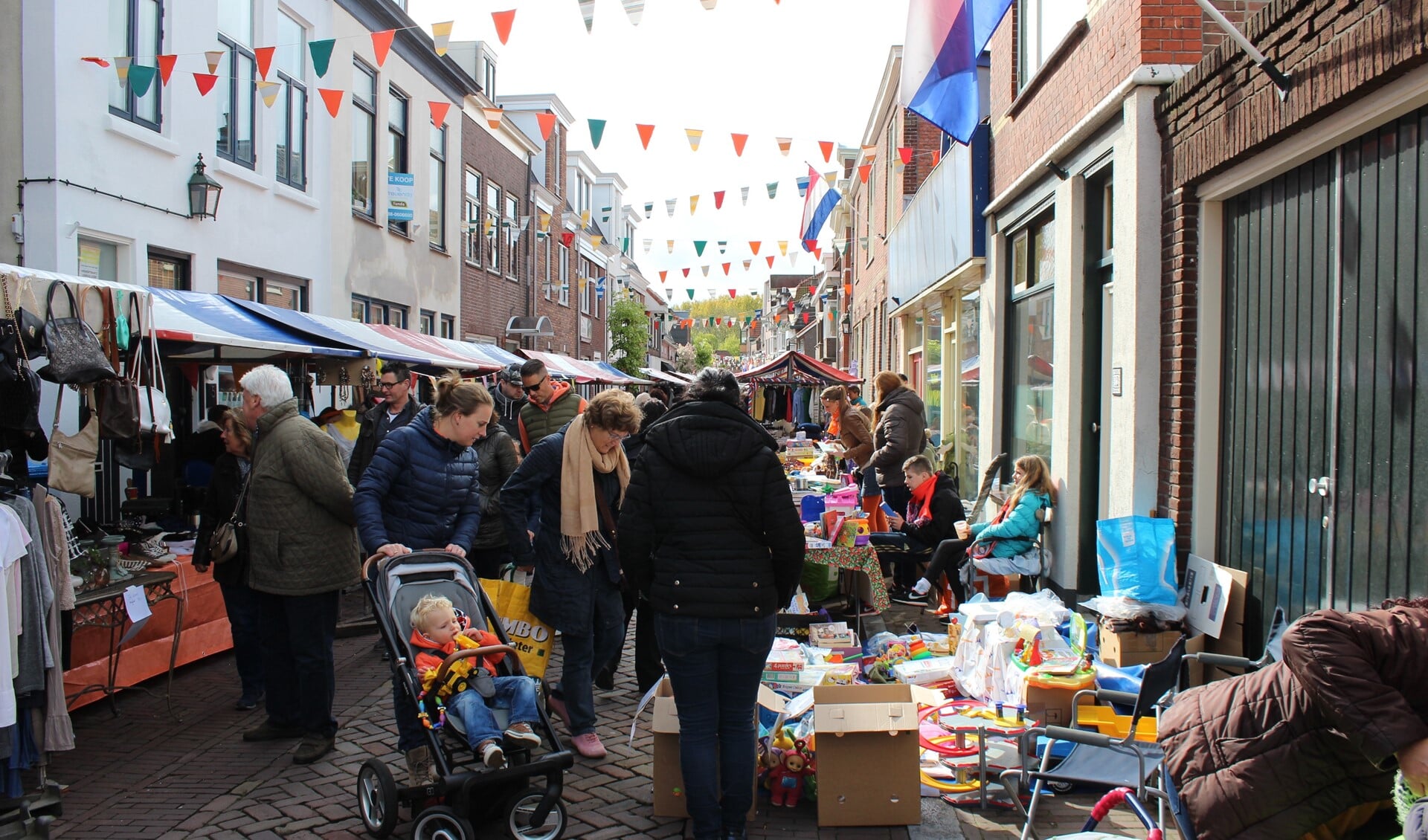 Koningsmarkt in de Venestraat in Leidschendam (archieffoto Dick Janssen).