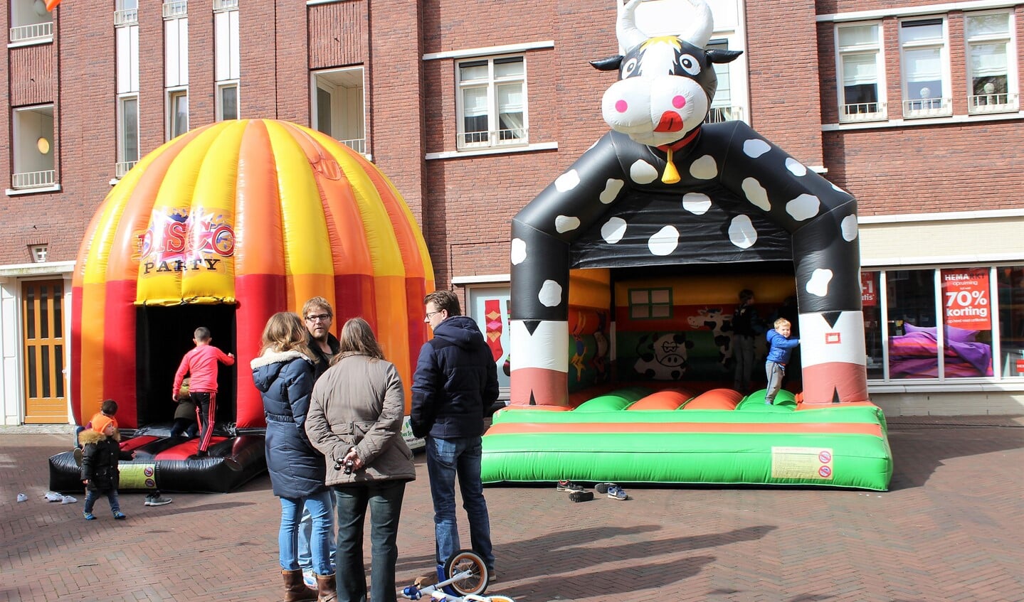 Luchtkussens op het Damplein (foto: Dick Janssen).